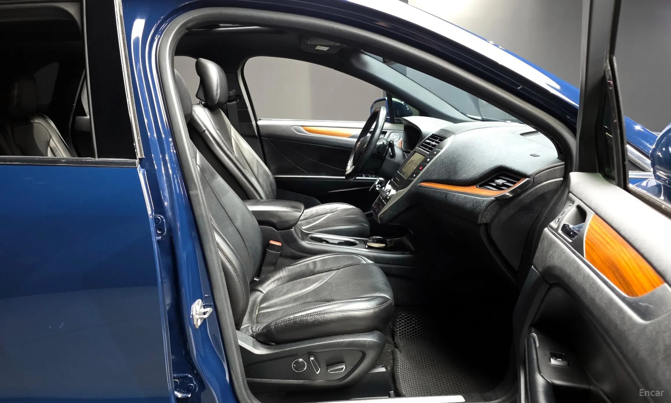 Lincoln MKC превью 12