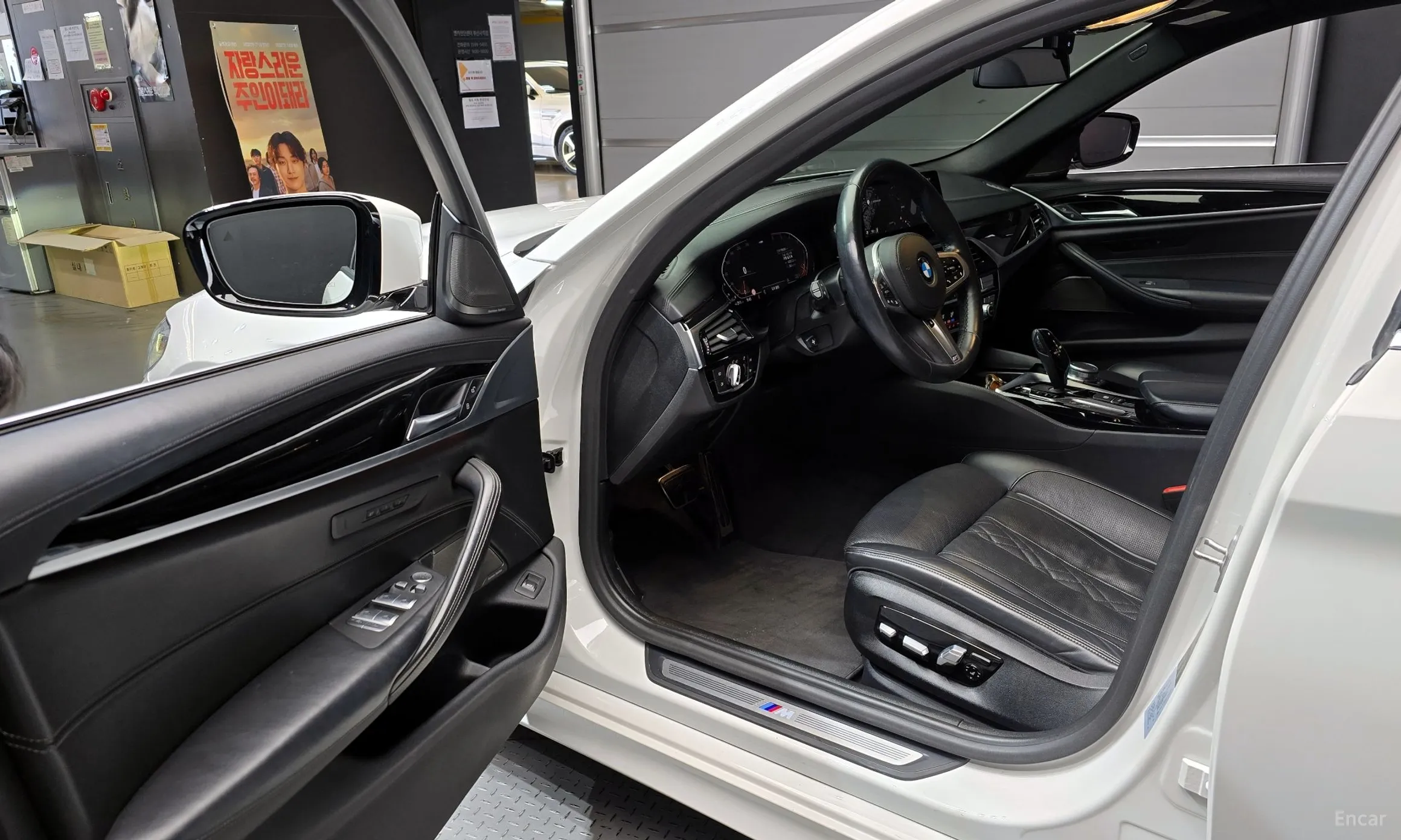 BMW 5 Series (G30) превью 10