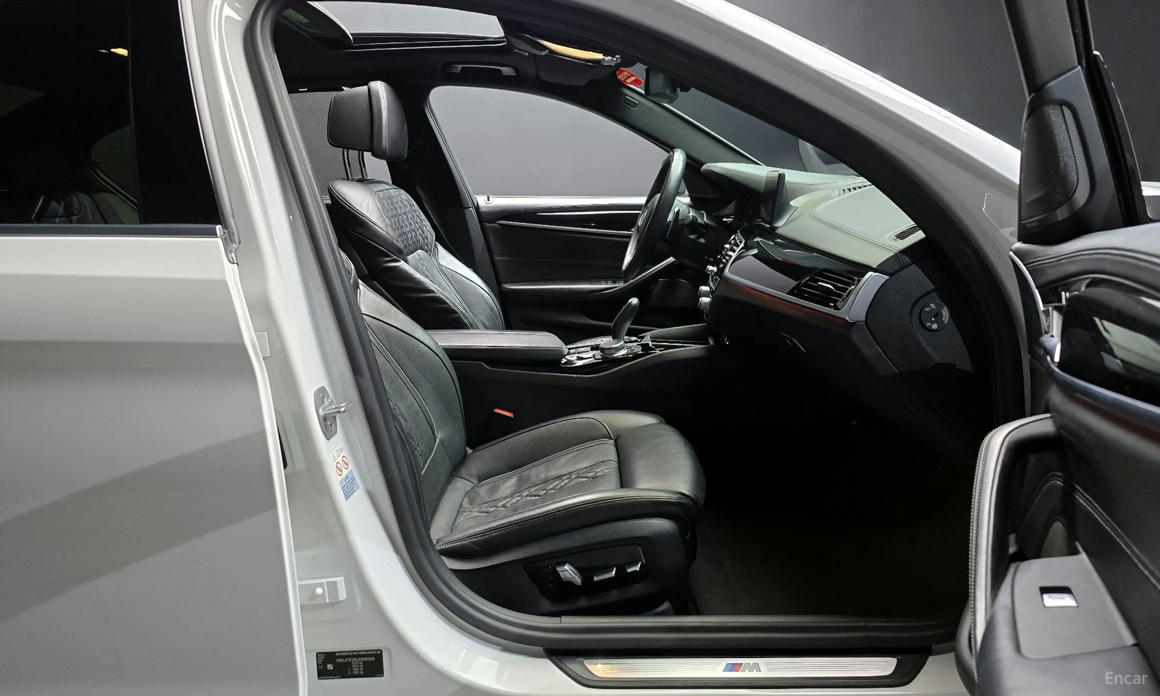 BMW 5 Series (G30) превью 11