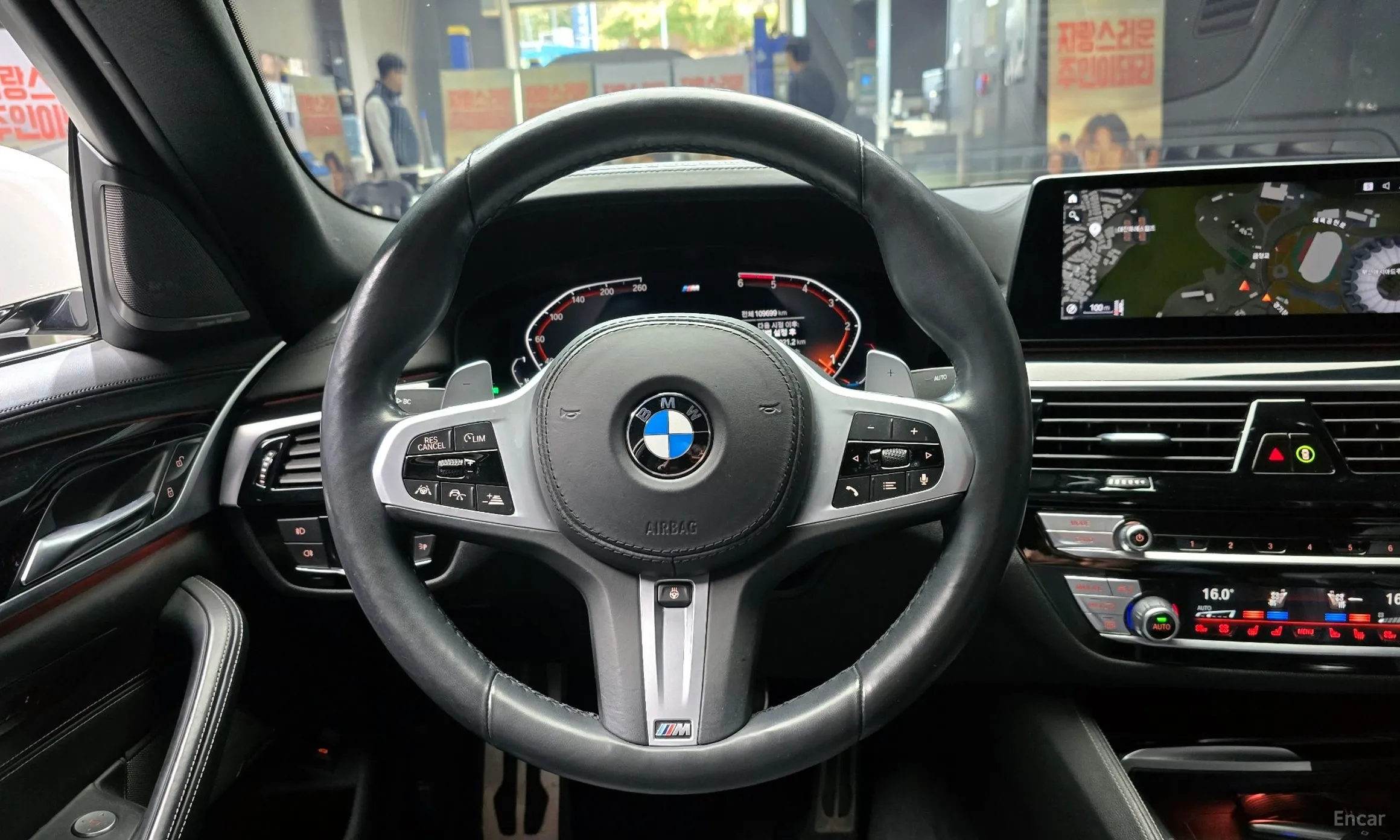 BMW 5 Series (G30) превью 13