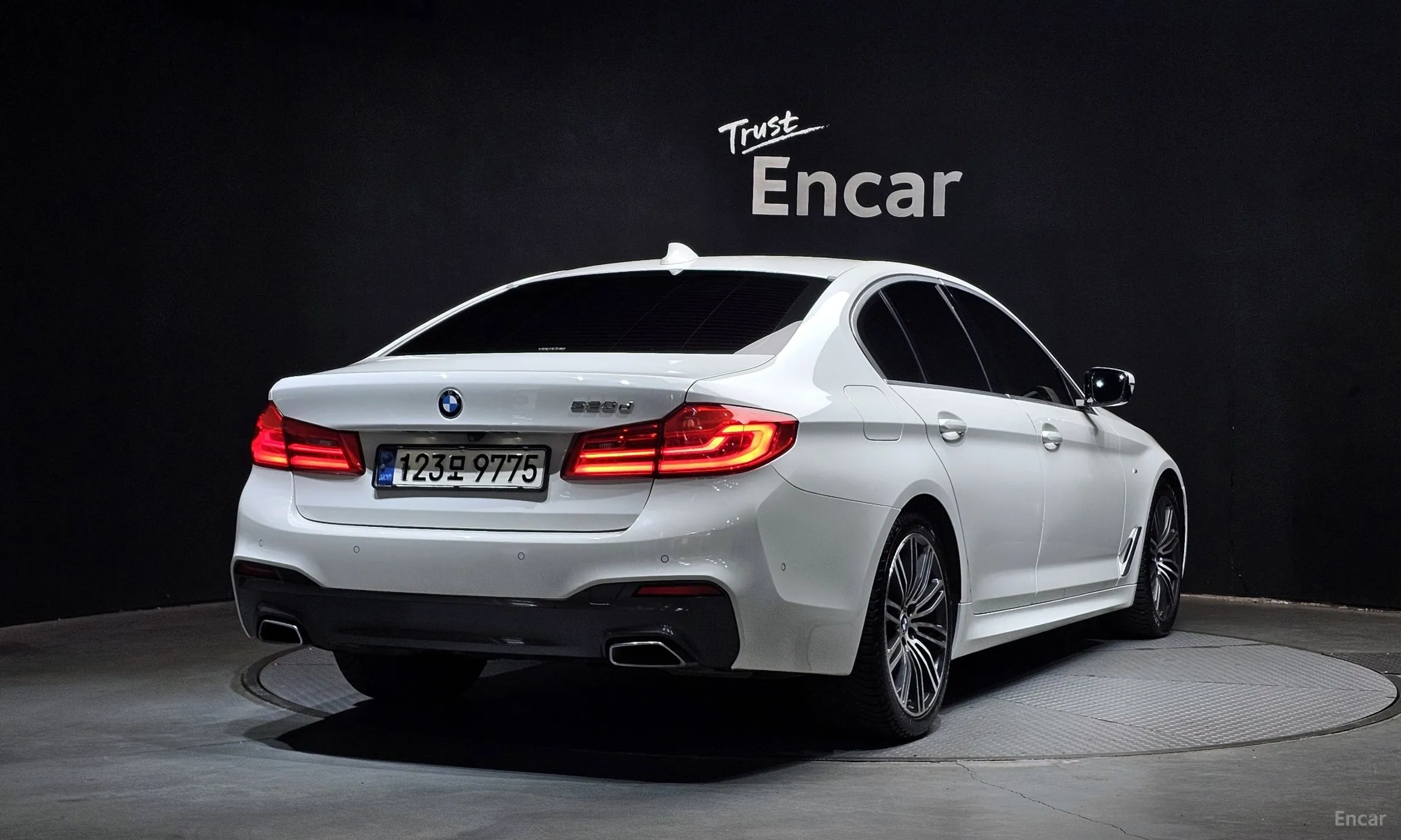 BMW 5 Series (G30) превью 2