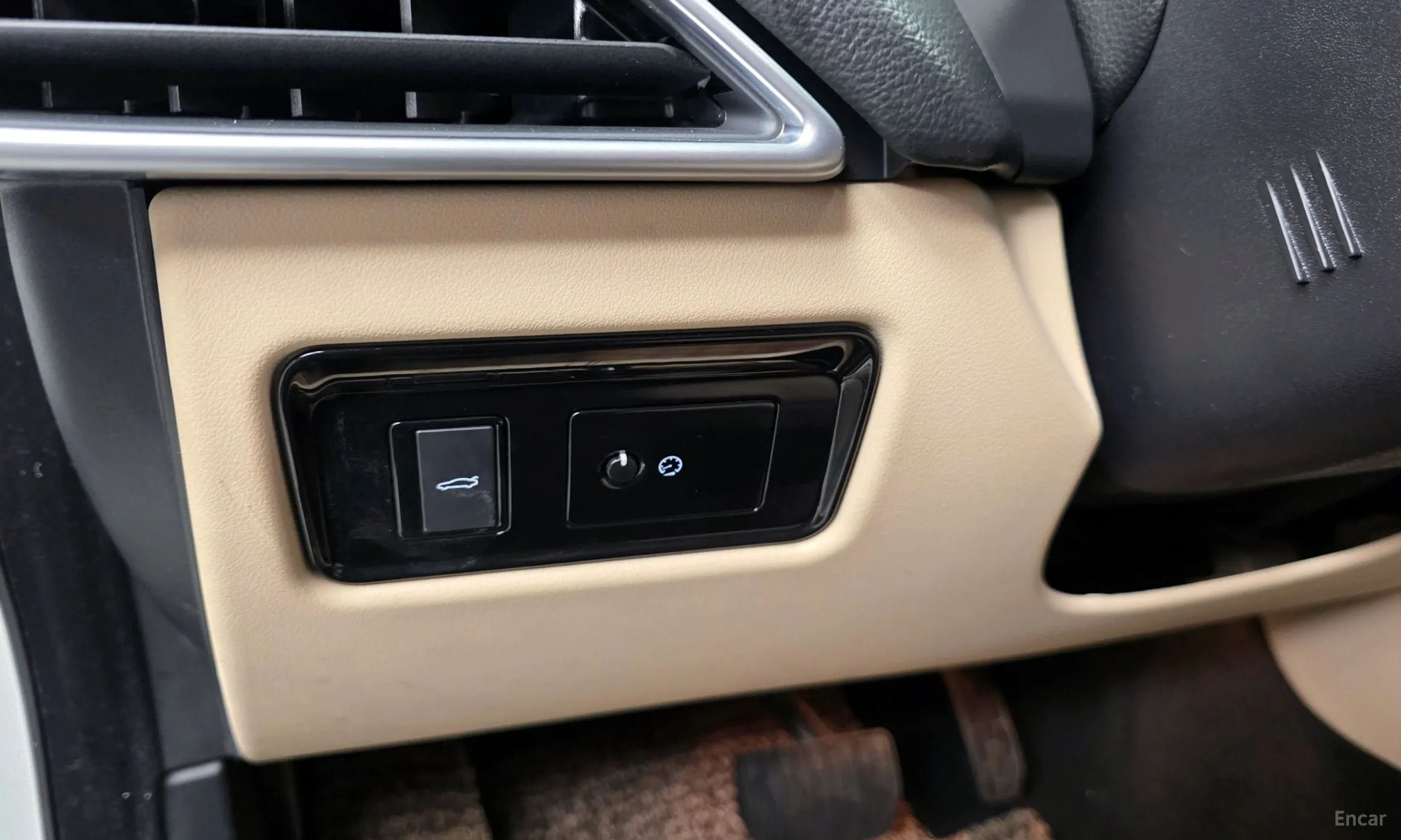 Jaguar XE превью 16