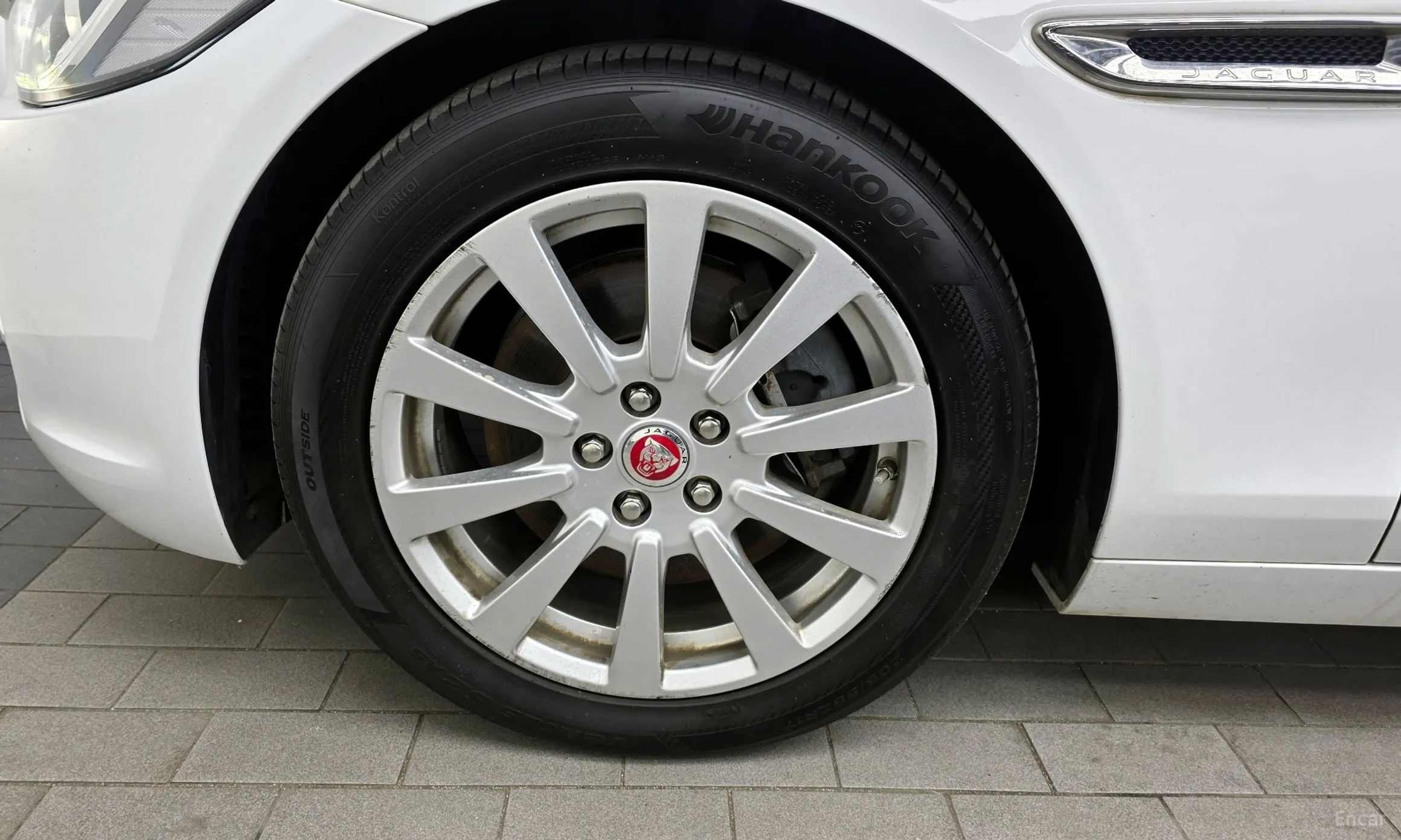 Jaguar XE превью 5