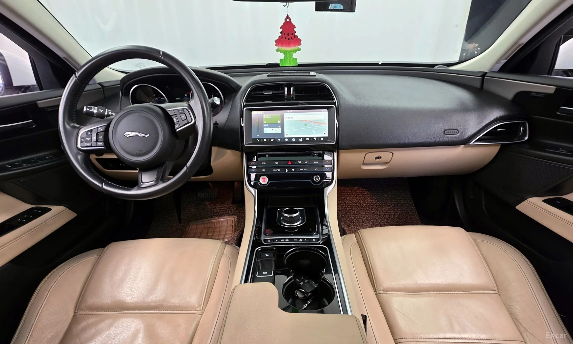 Jaguar XE превью 7