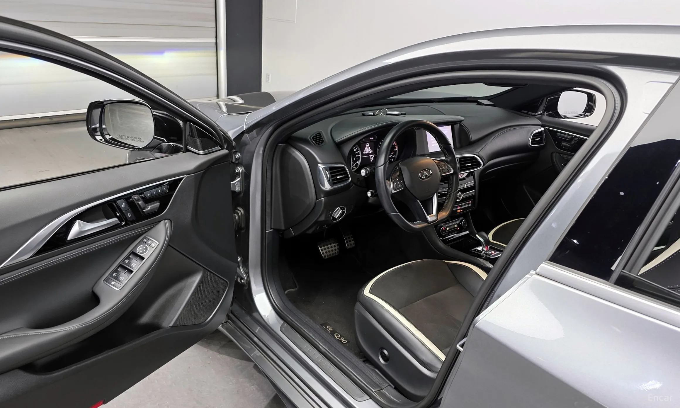 Infiniti Q30 превью 10