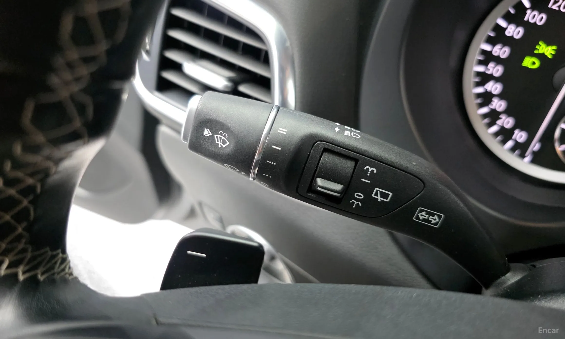 Infiniti Q30 превью 15