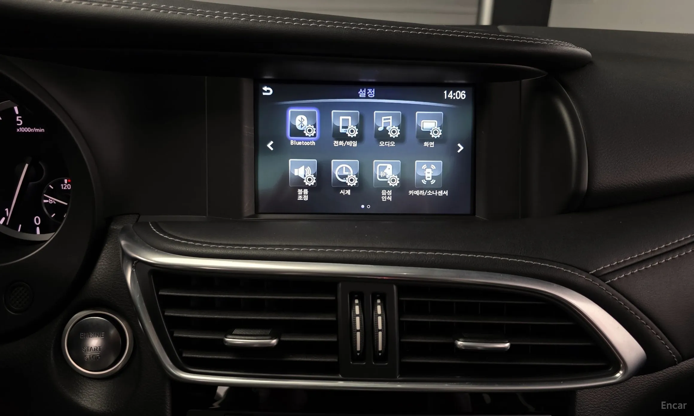 Infiniti Q30 превью 18