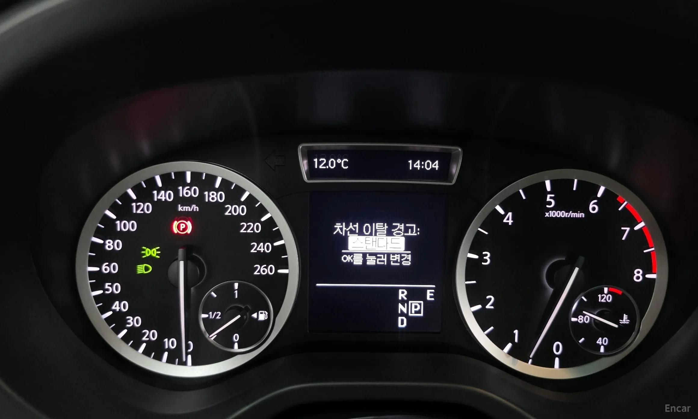 Infiniti Q30 превью 19