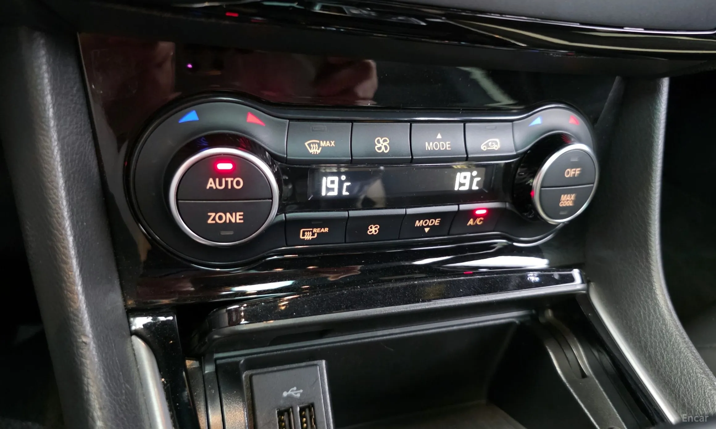 Infiniti Q30 превью 20