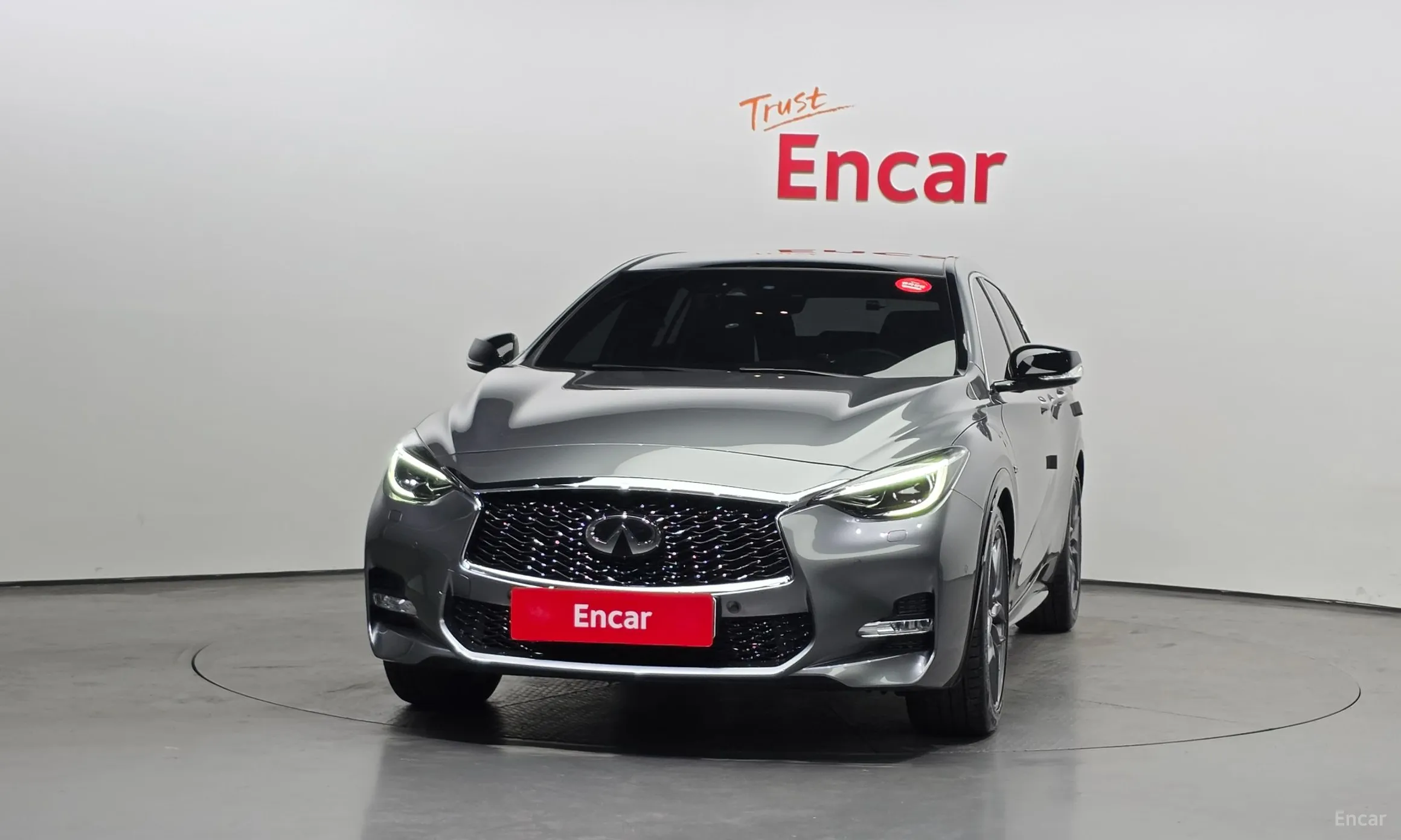 Infiniti Q30 превью 3