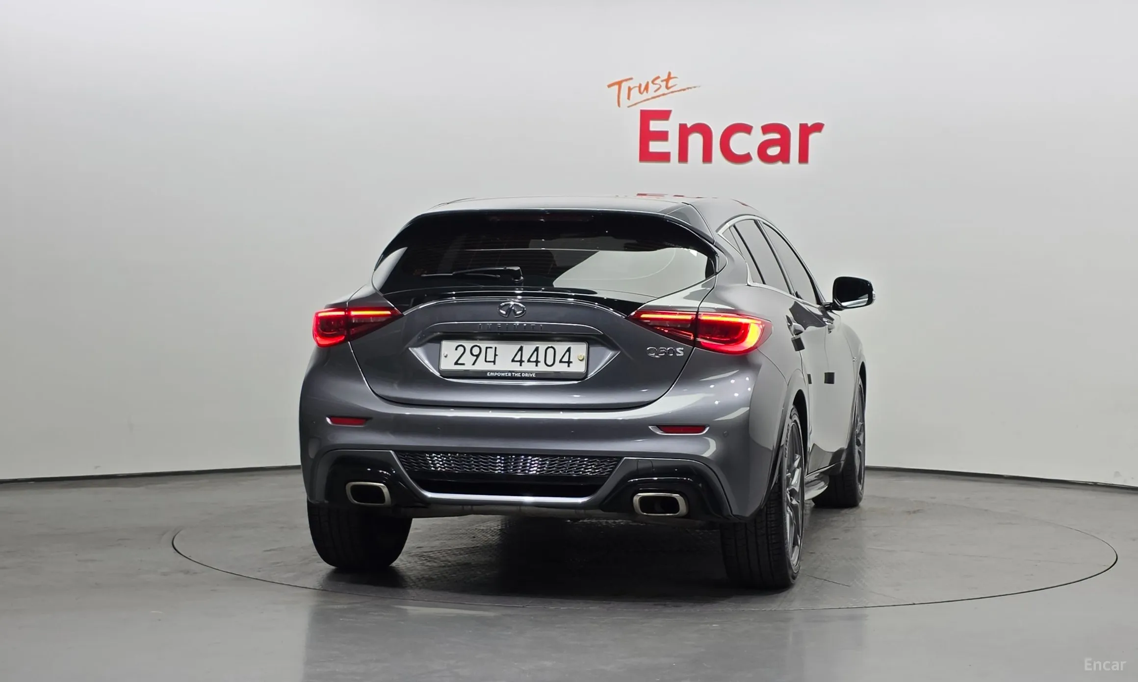 Infiniti Q30 превью 4