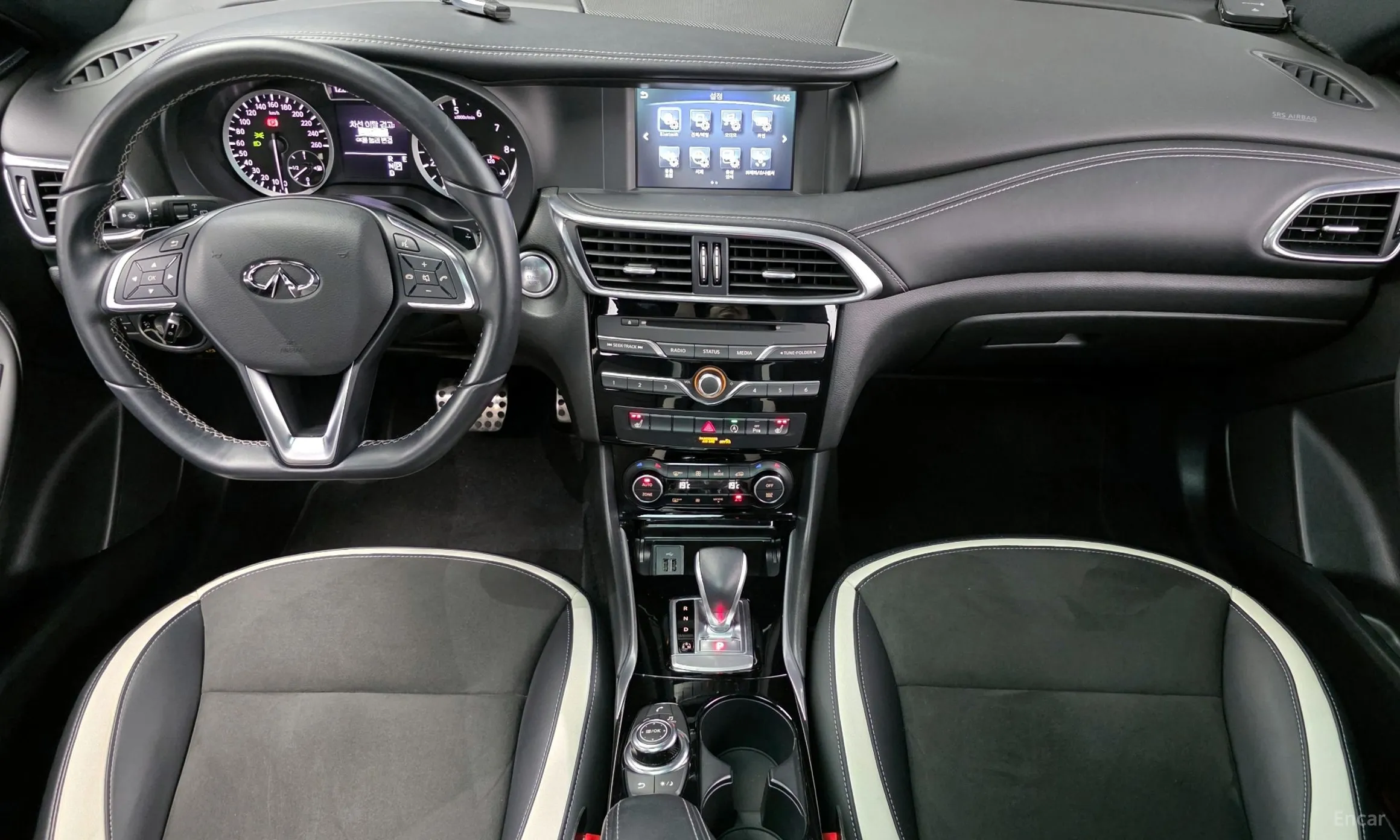 Infiniti Q30 превью 7