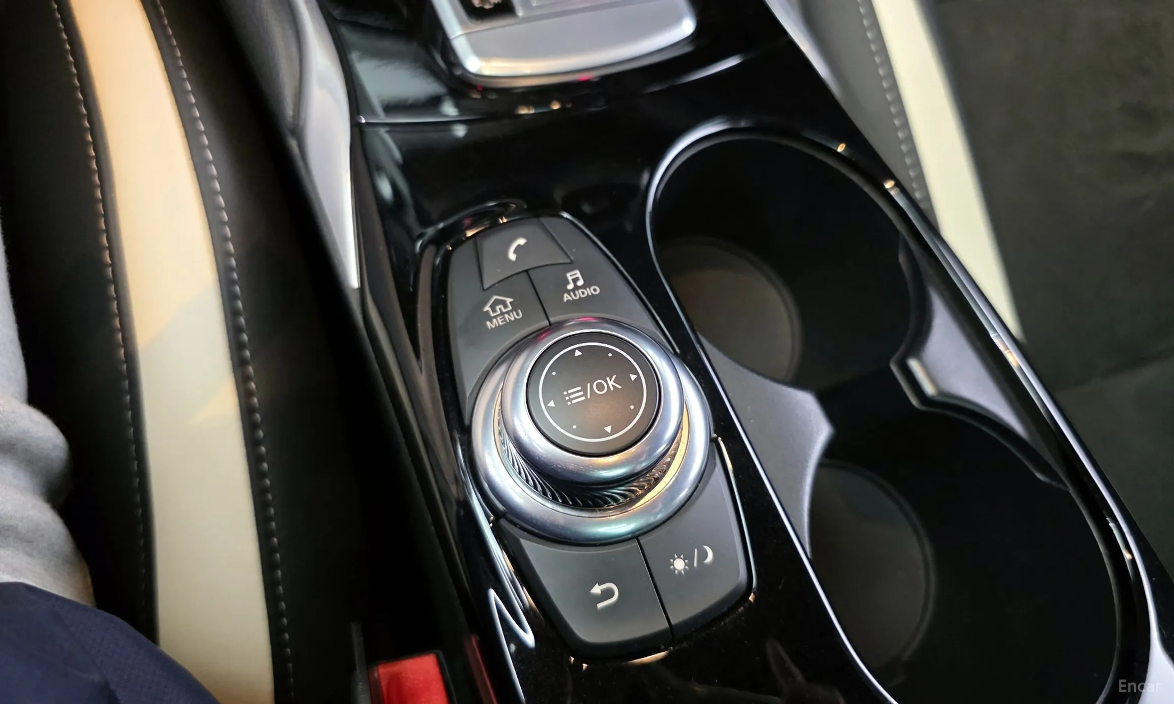 Infiniti Q30 превью 9
