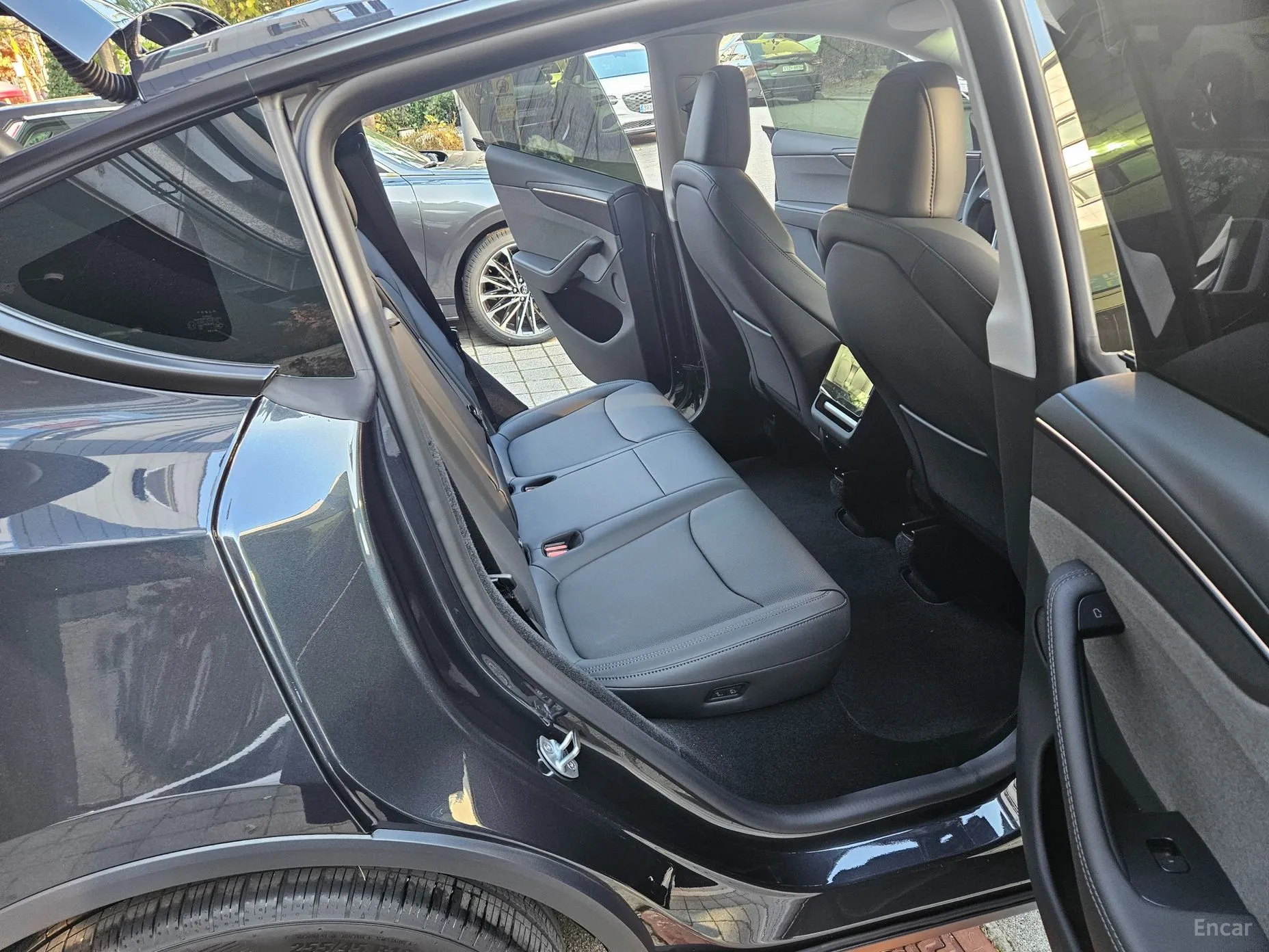 Tesla Model Y превью 15