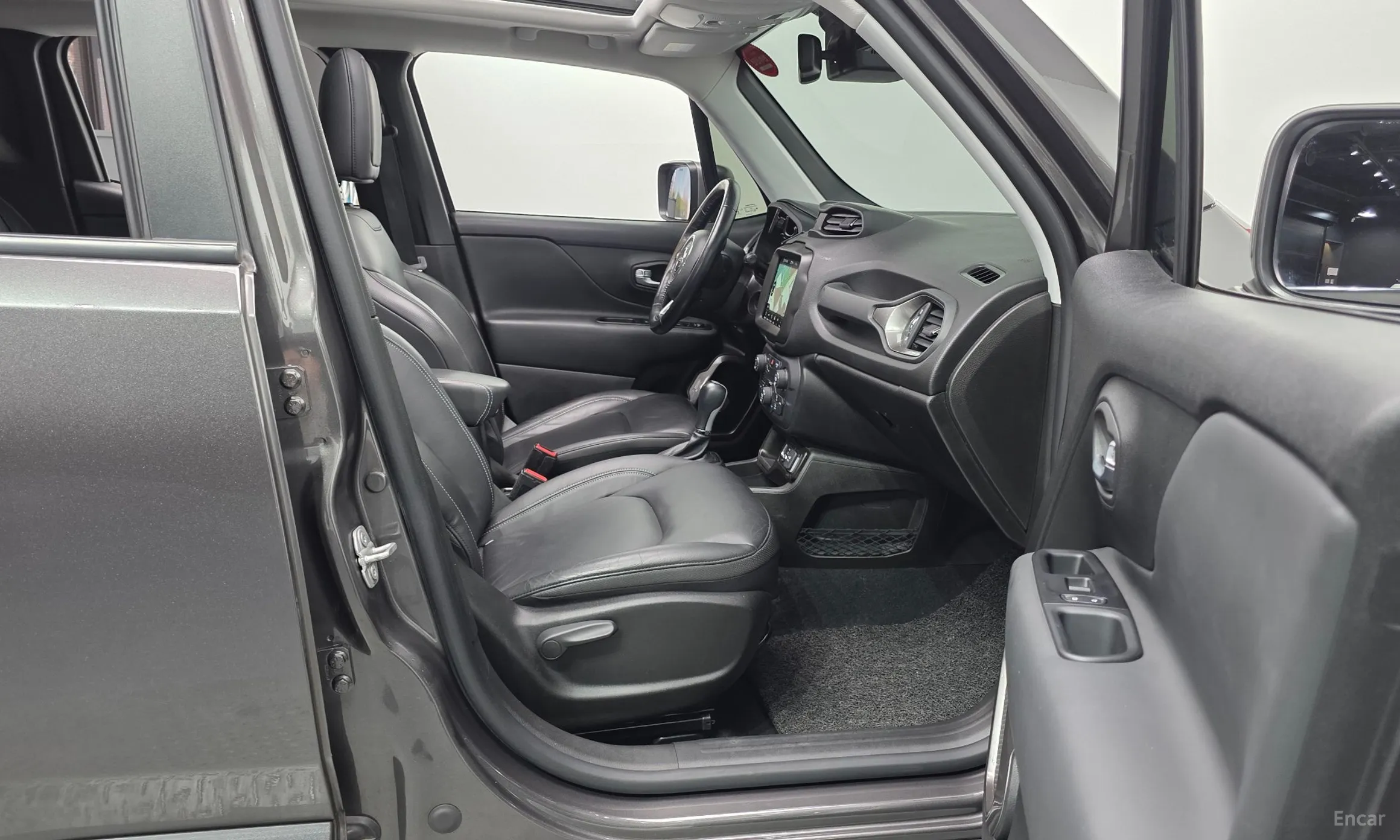 Jeep Renegade превью 11
