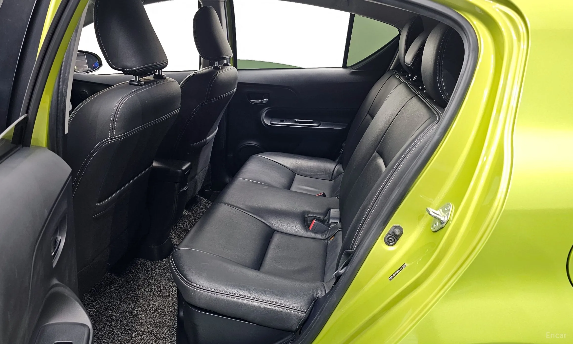 Toyota Prius C превью 11