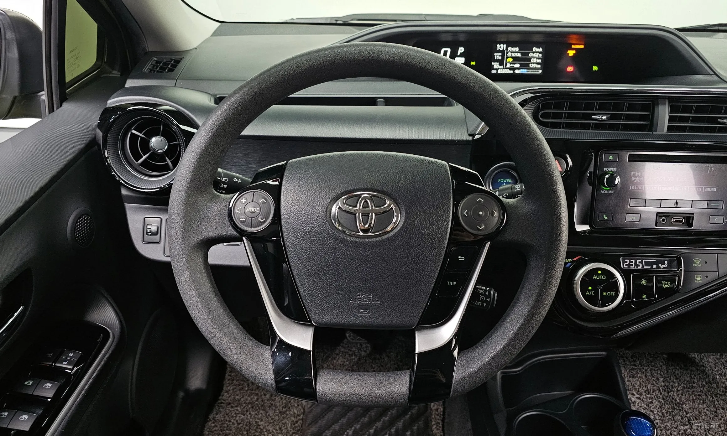 Toyota Prius C превью 12