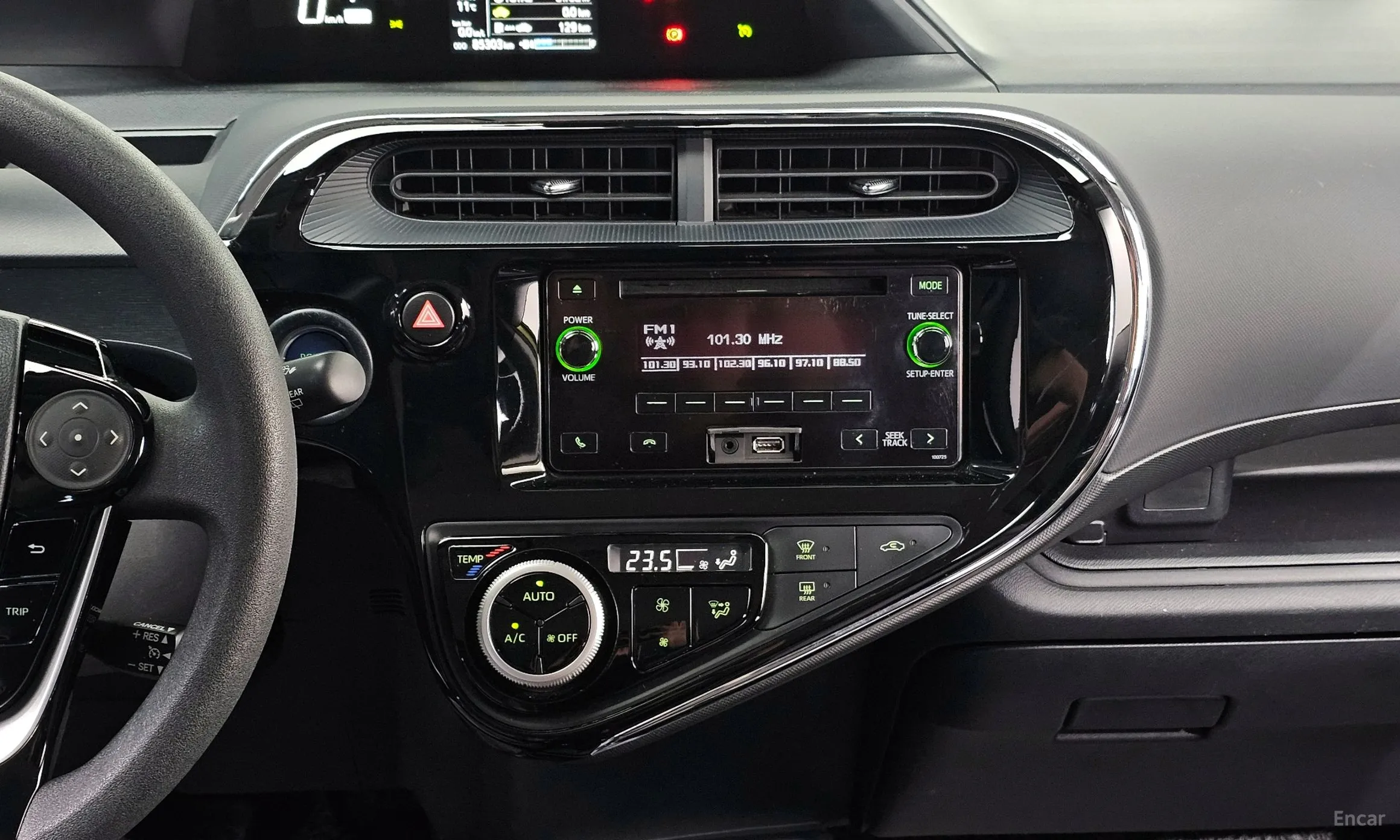 Toyota Prius C превью 13
