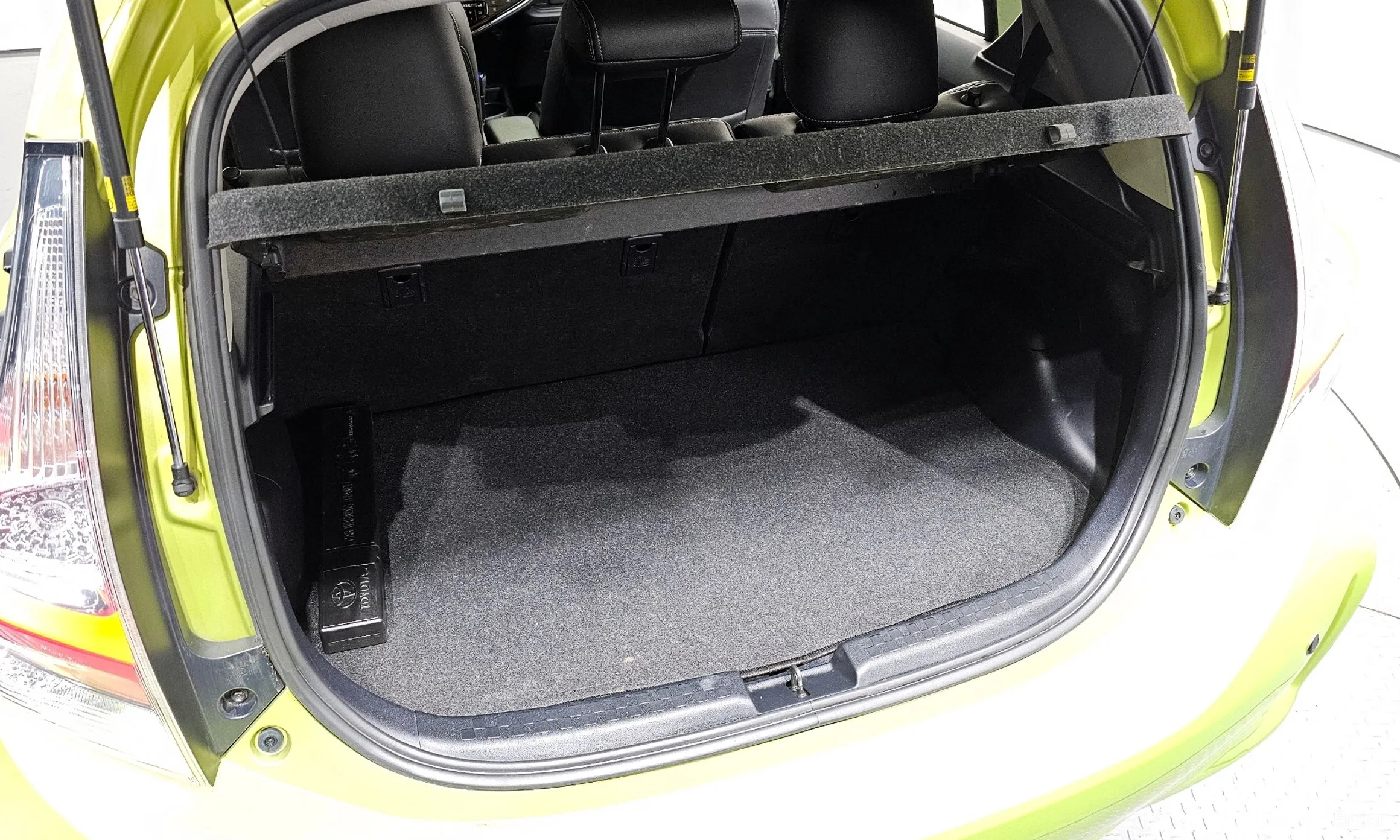 Toyota Prius C превью 18