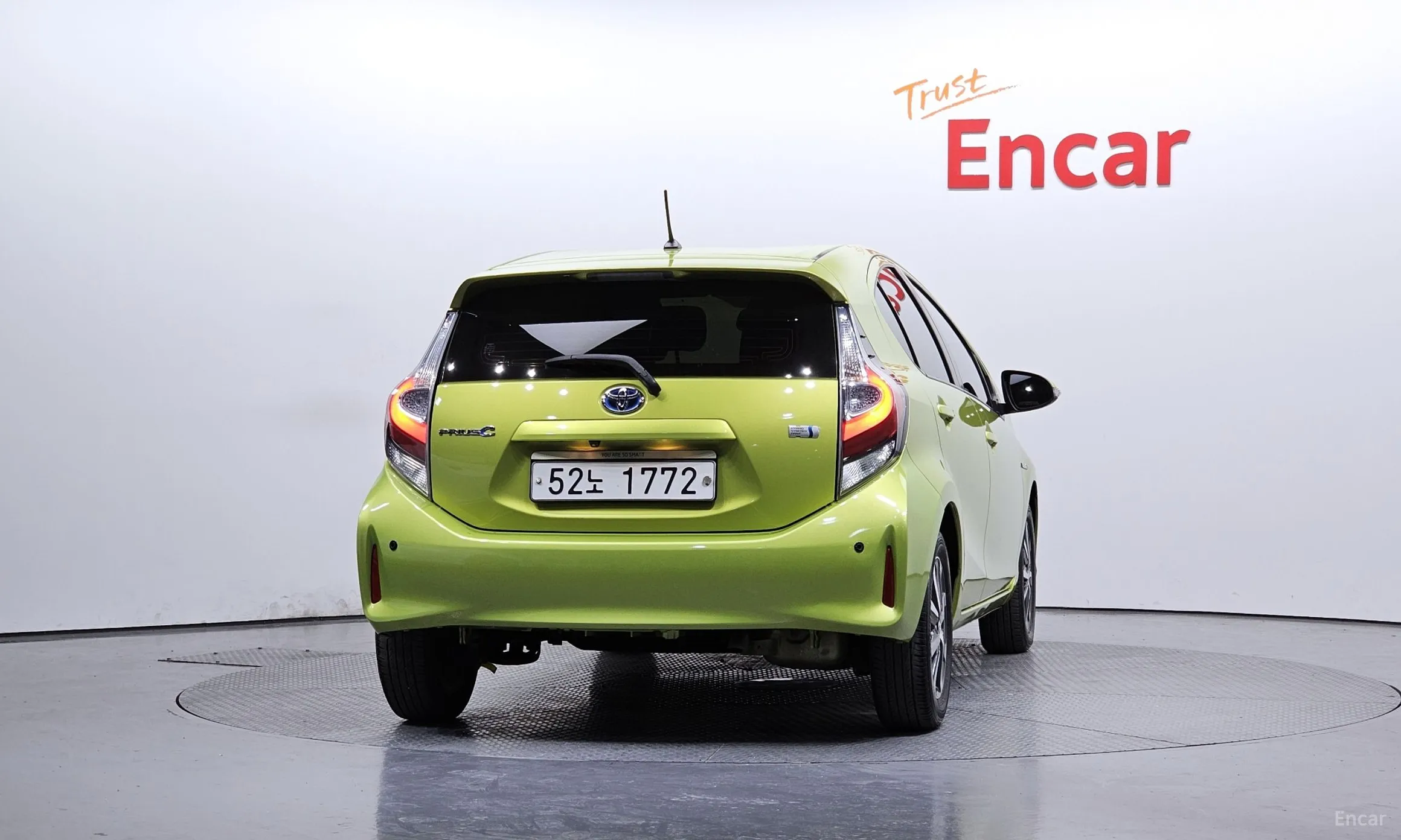 Toyota Prius C превью 4