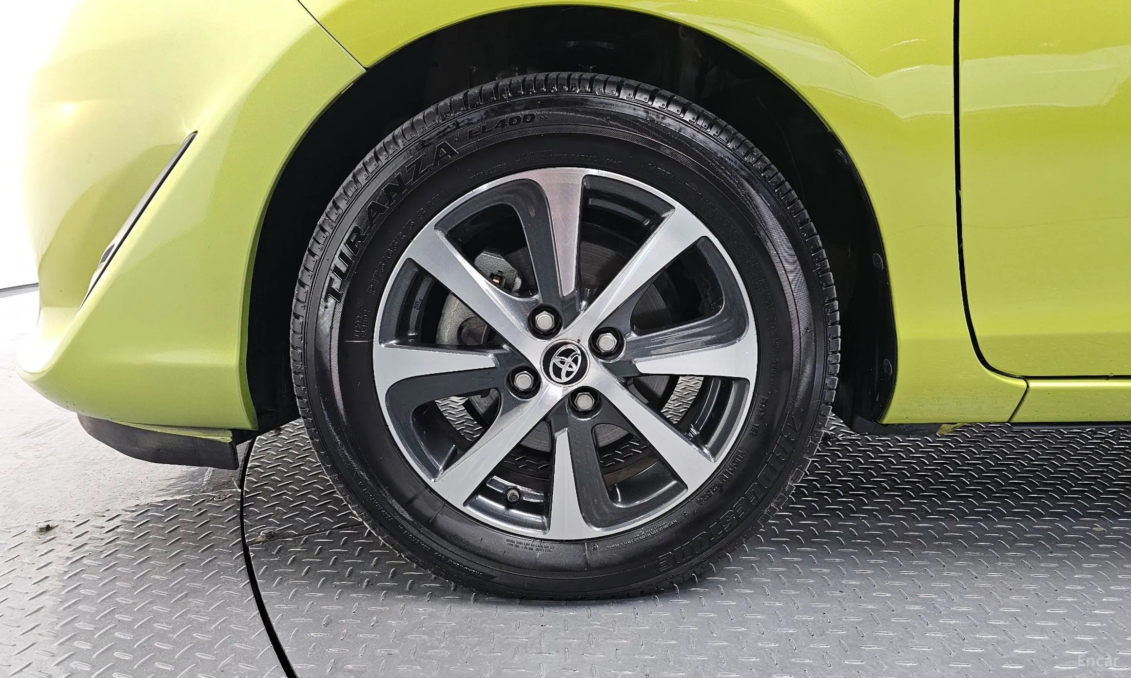Toyota Prius C превью 5