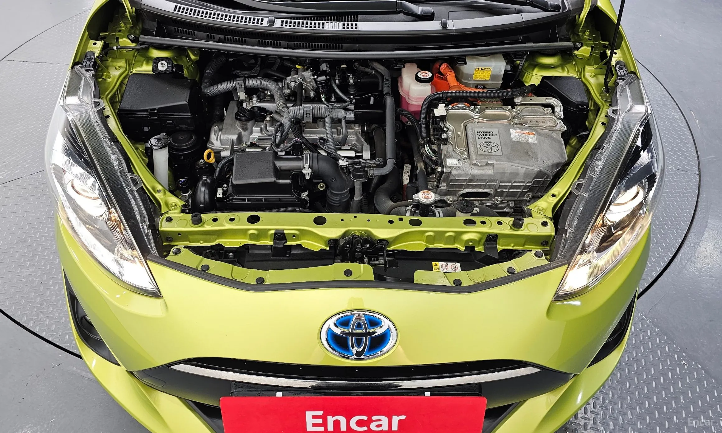 Toyota Prius C превью 6