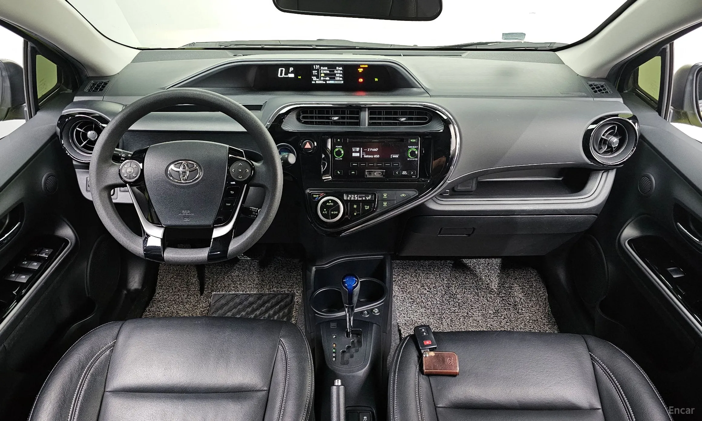 Toyota Prius C превью 7