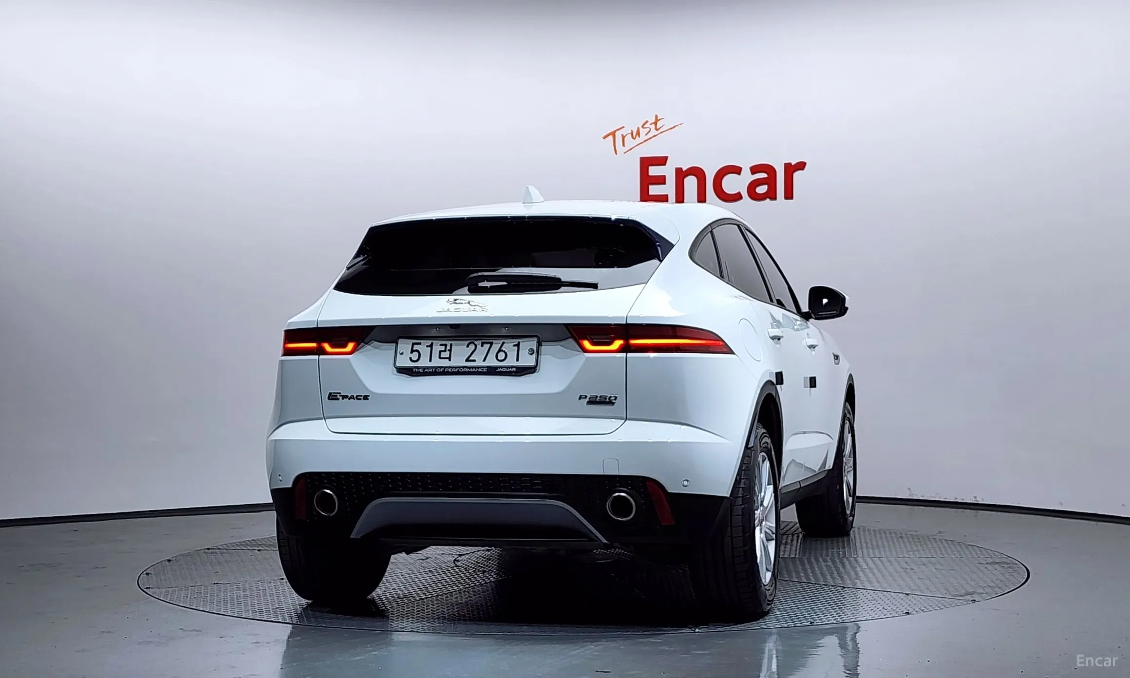 Jaguar E-PACE превью 4