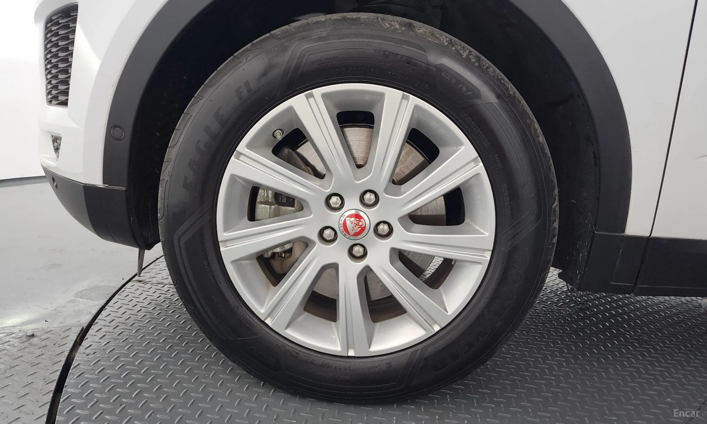 Jaguar E-PACE превью 5