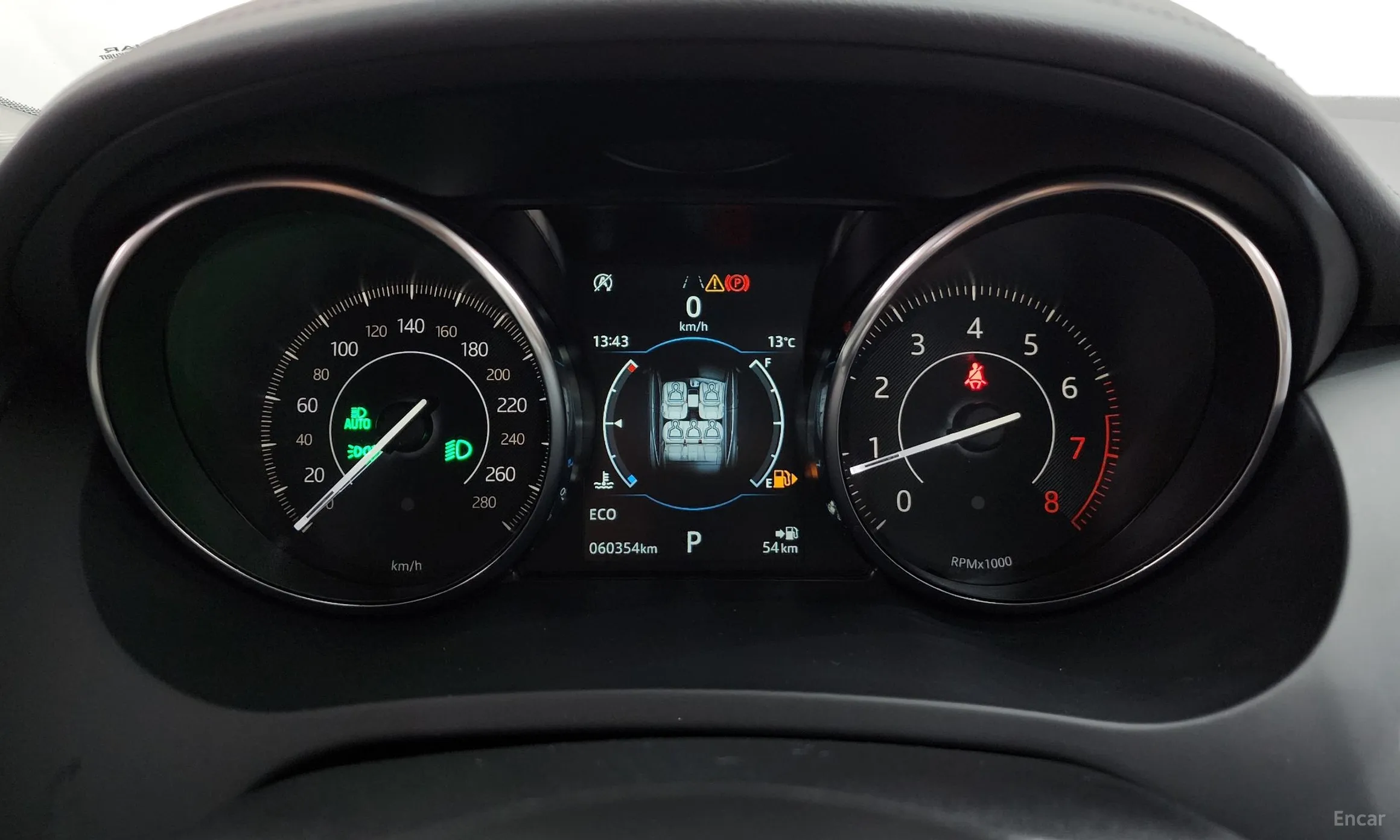 Jaguar E-PACE превью 8