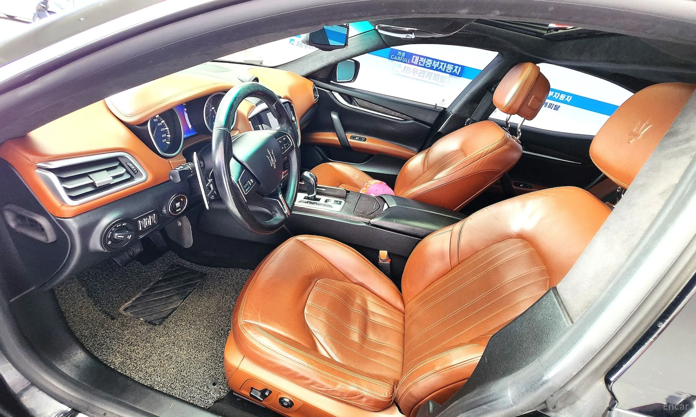 Maserati Ghibli превью 19