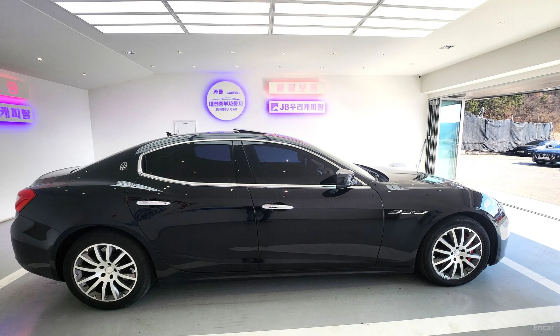 Maserati Ghibli превью 8