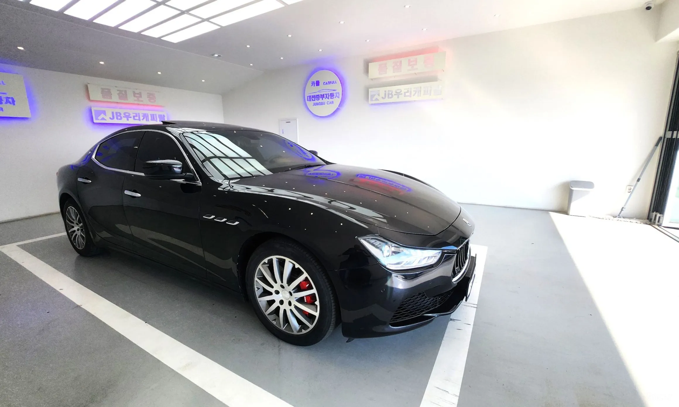 Maserati Ghibli превью 9