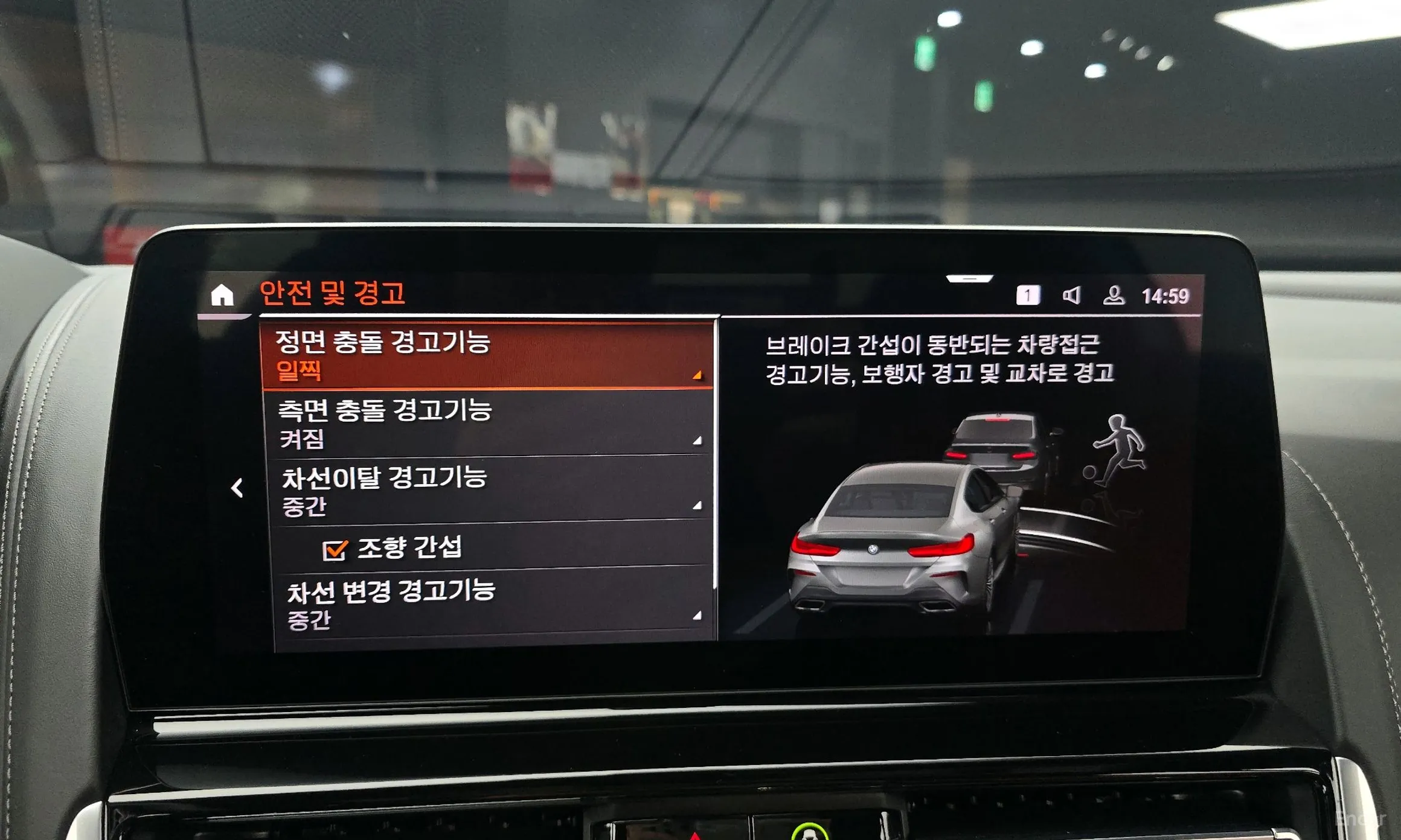 BMW 8-series (G15) превью 15