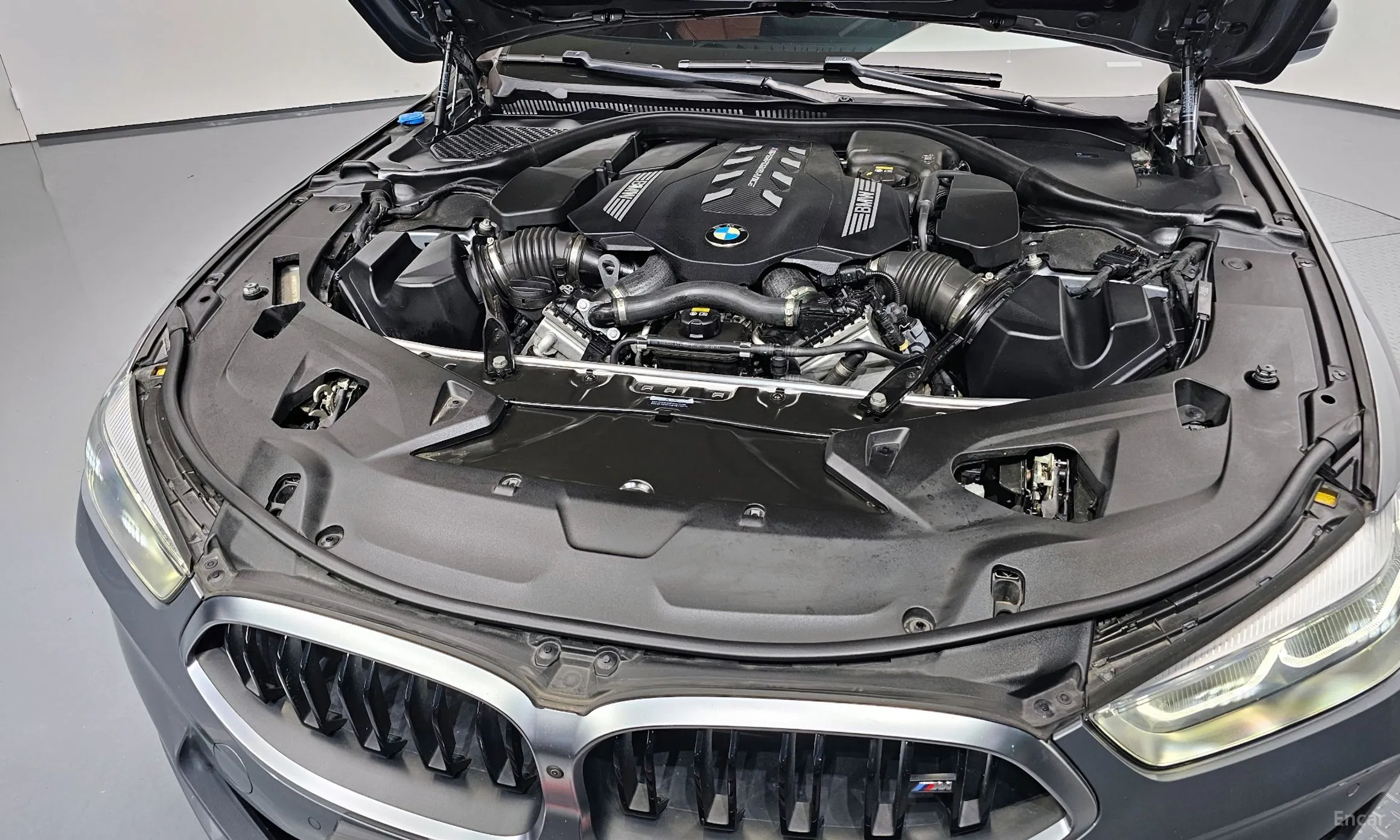 BMW 8-series (G15) превью 6