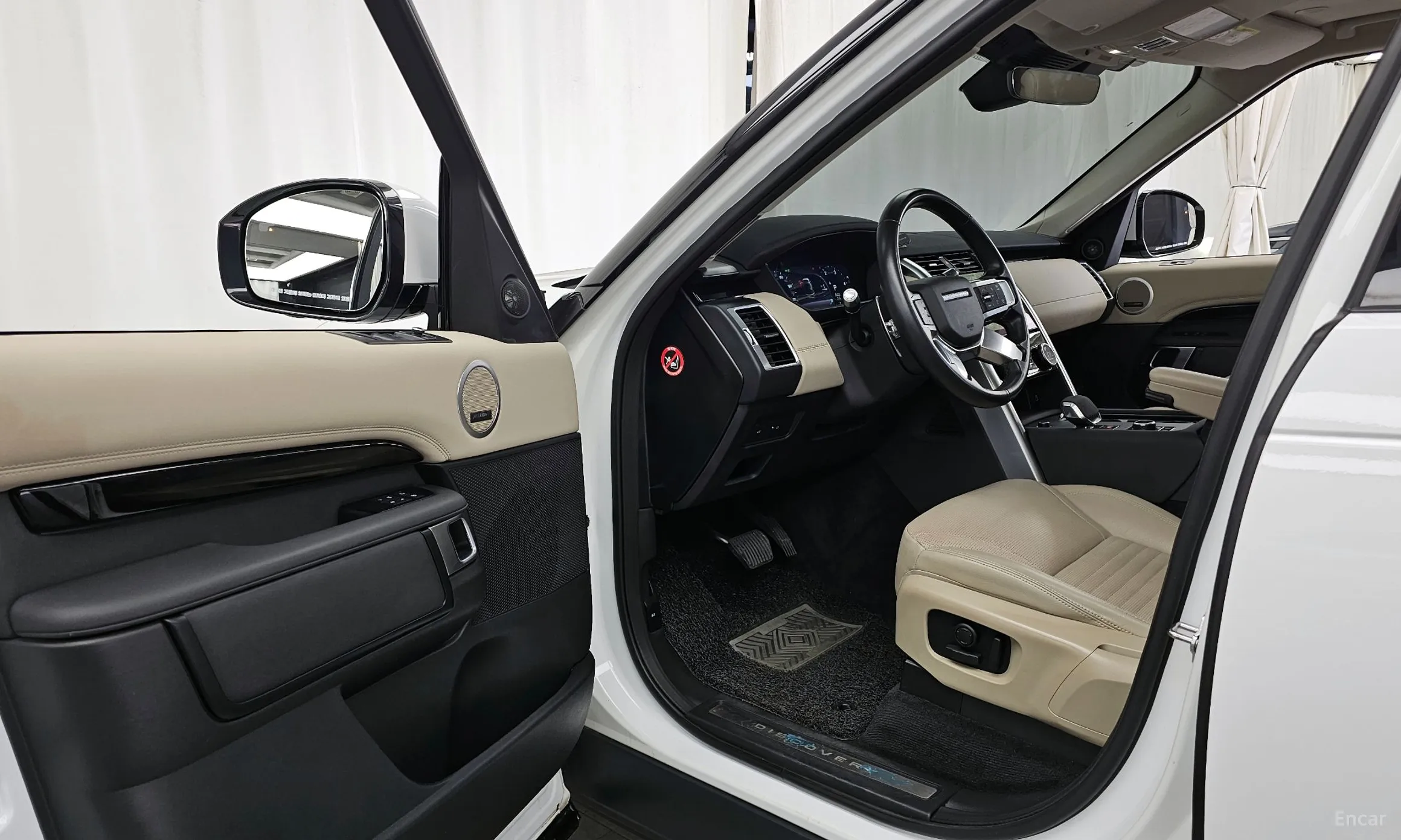 Land Rover Discovery 5 превью 10