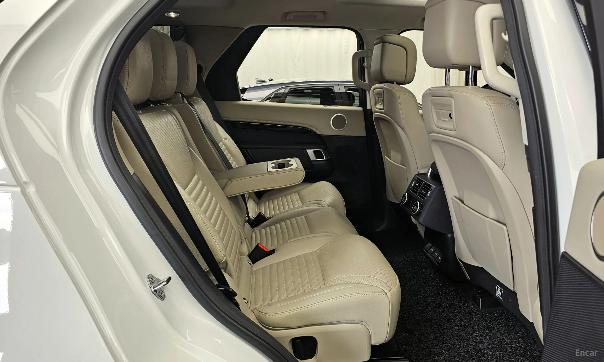 Land Rover Discovery 5 превью 12