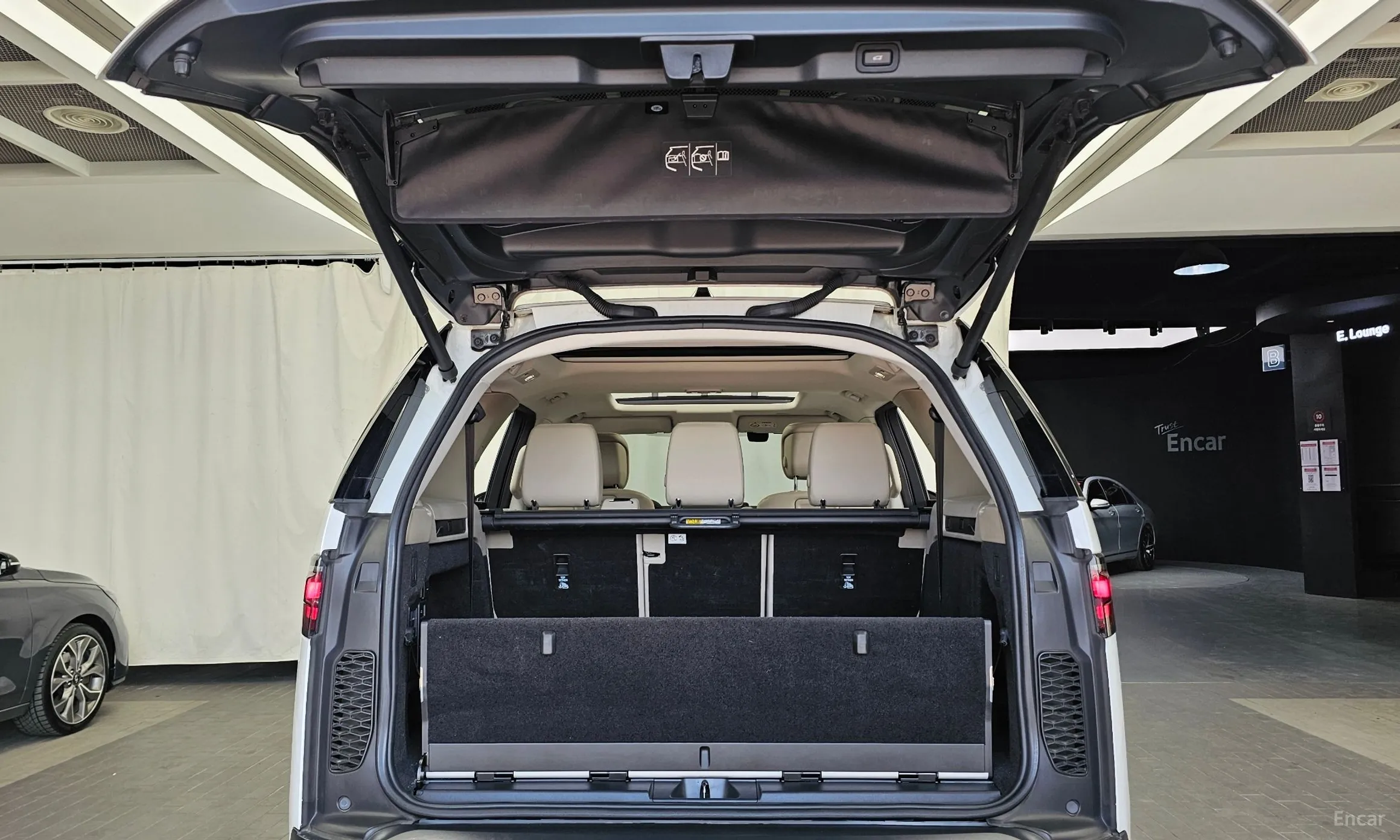 Land Rover Discovery 5 превью 20