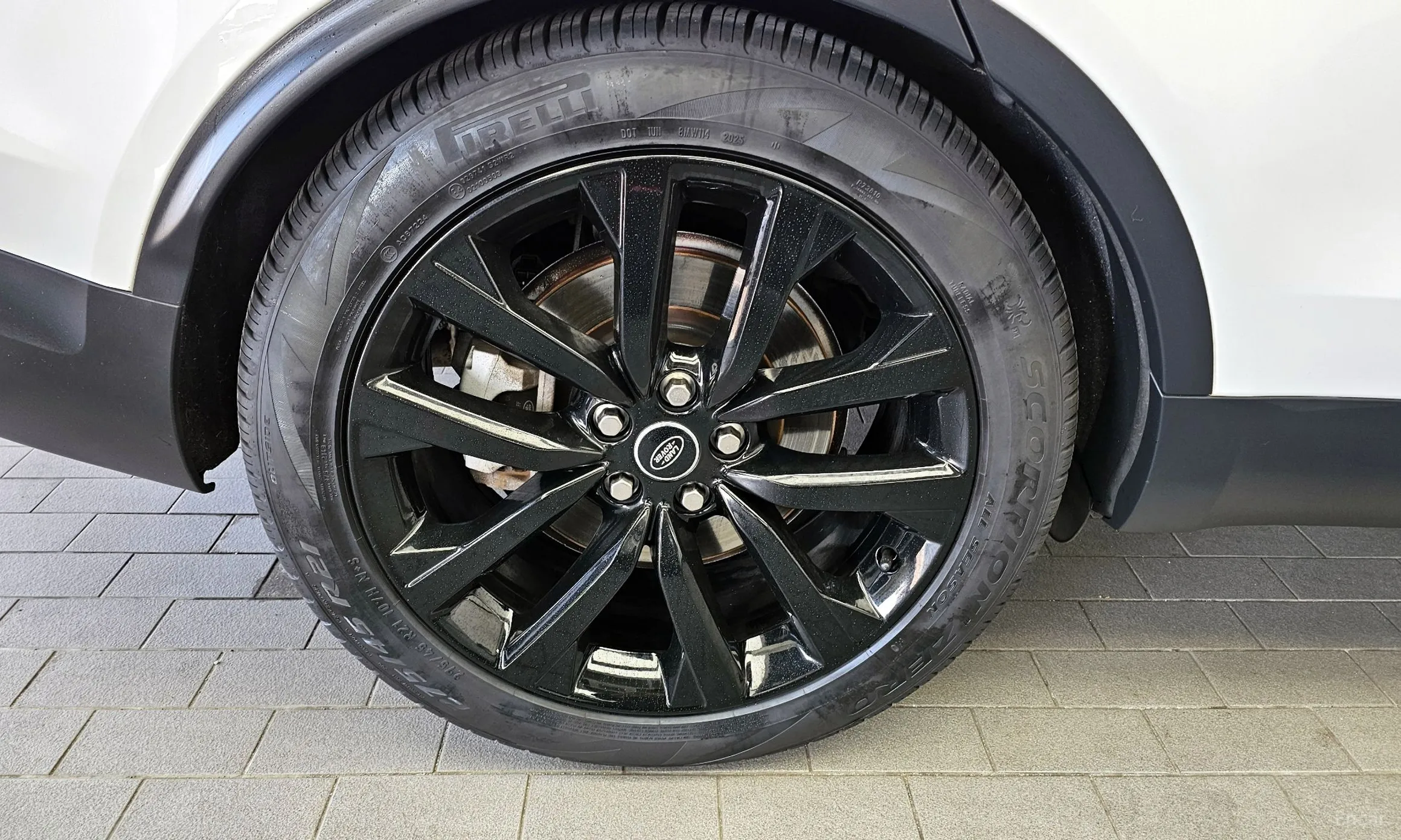 Land Rover Discovery 5 превью 5
