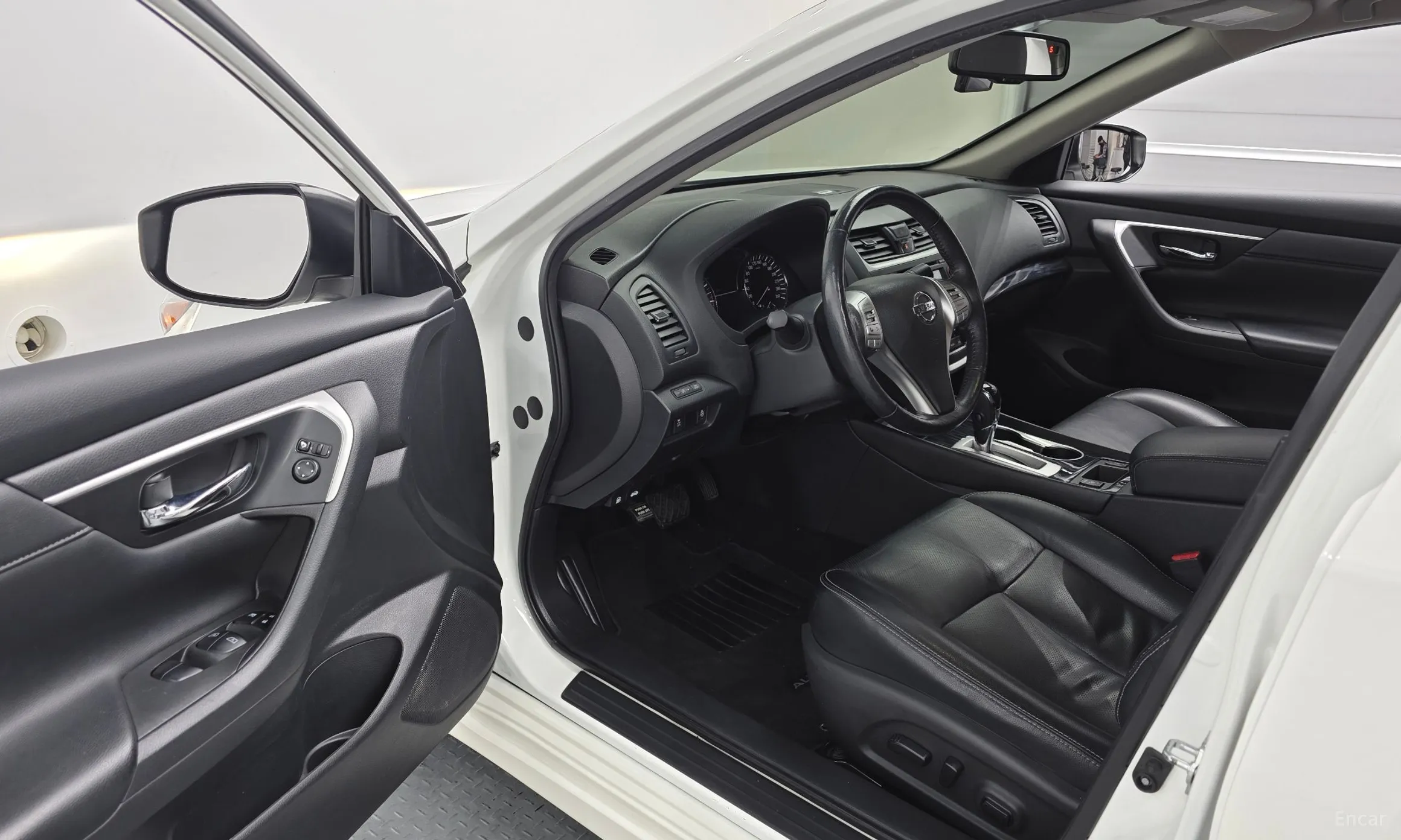 Nissan Altima превью 10