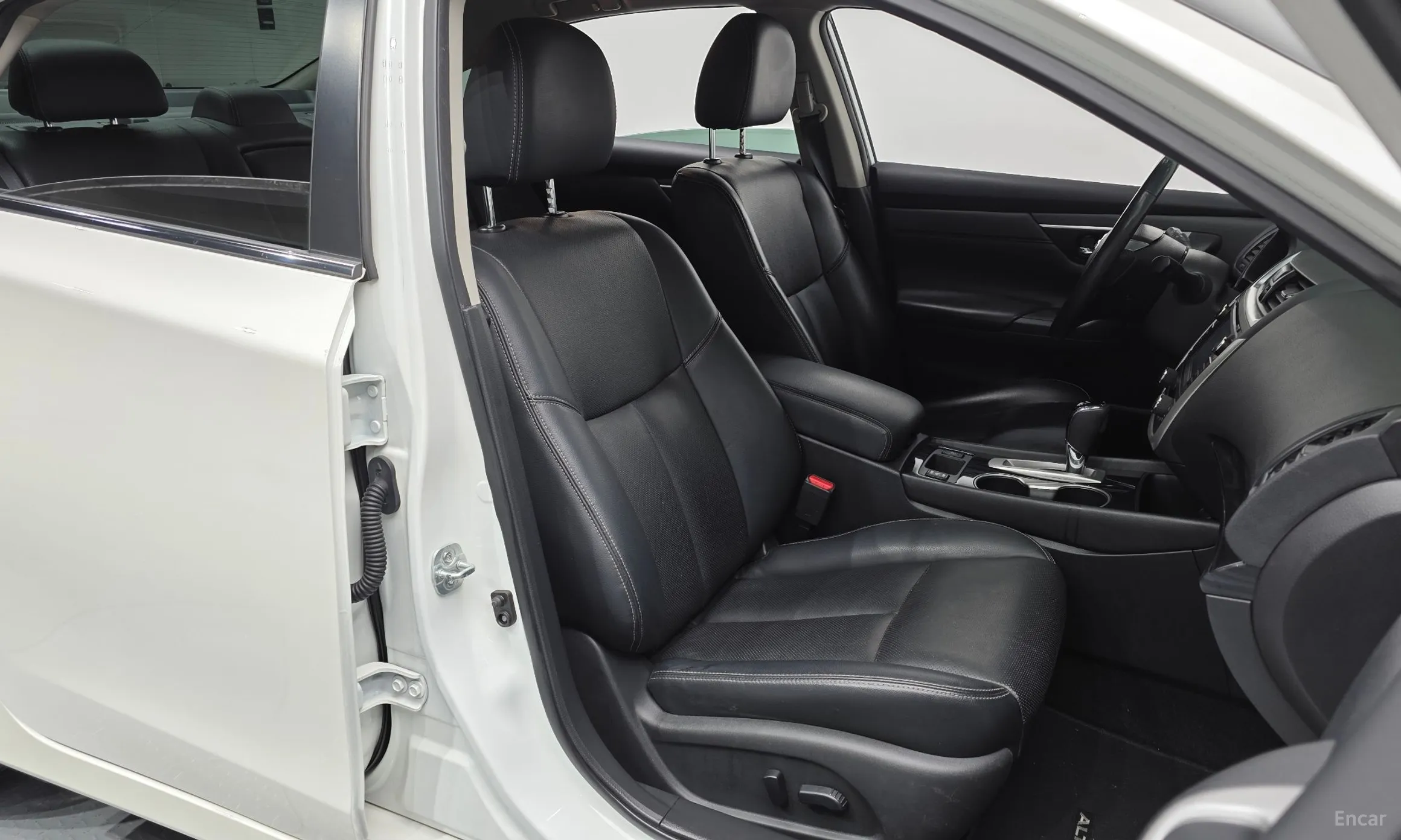 Nissan Altima превью 12
