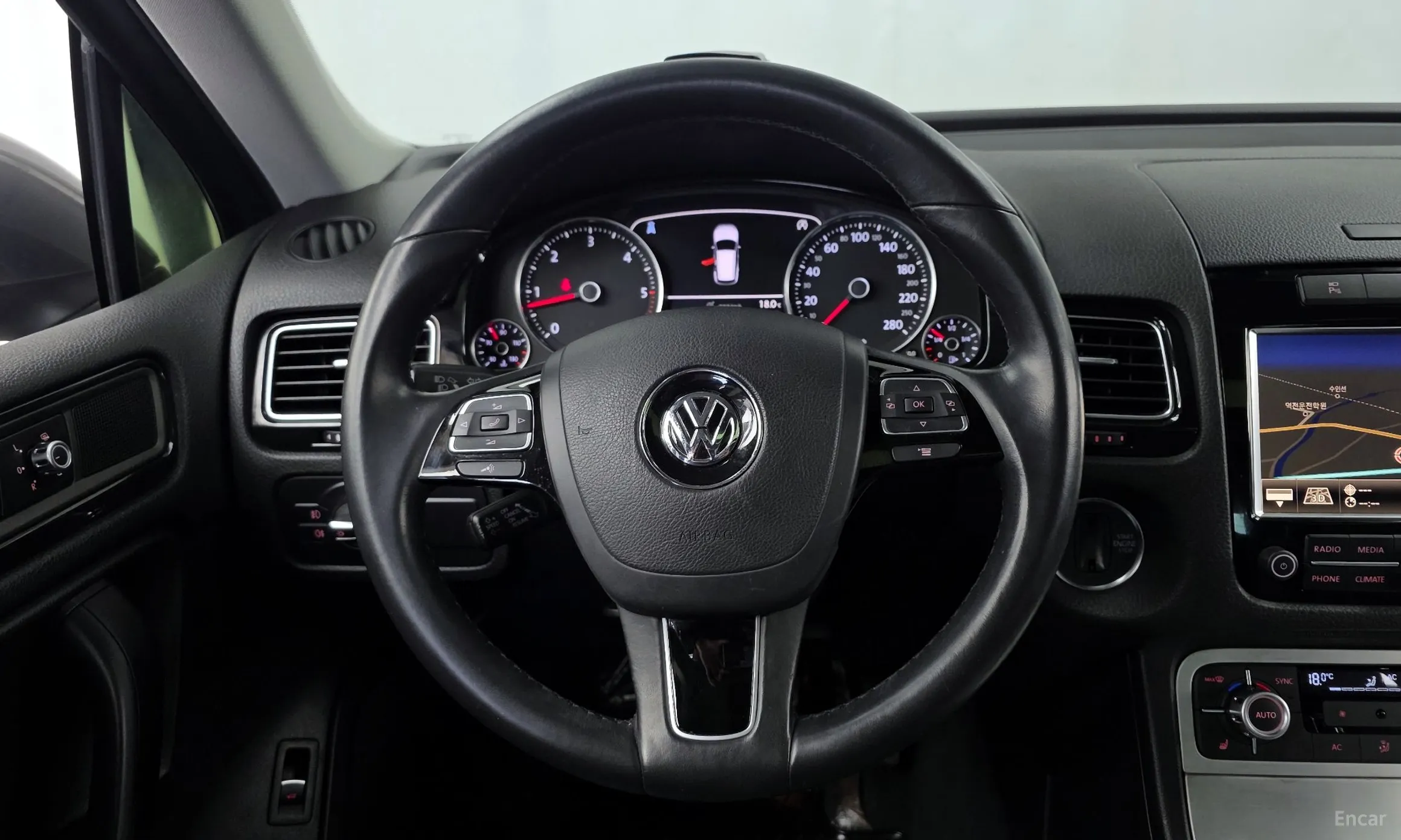 Volkswagen New Touareg превью 12