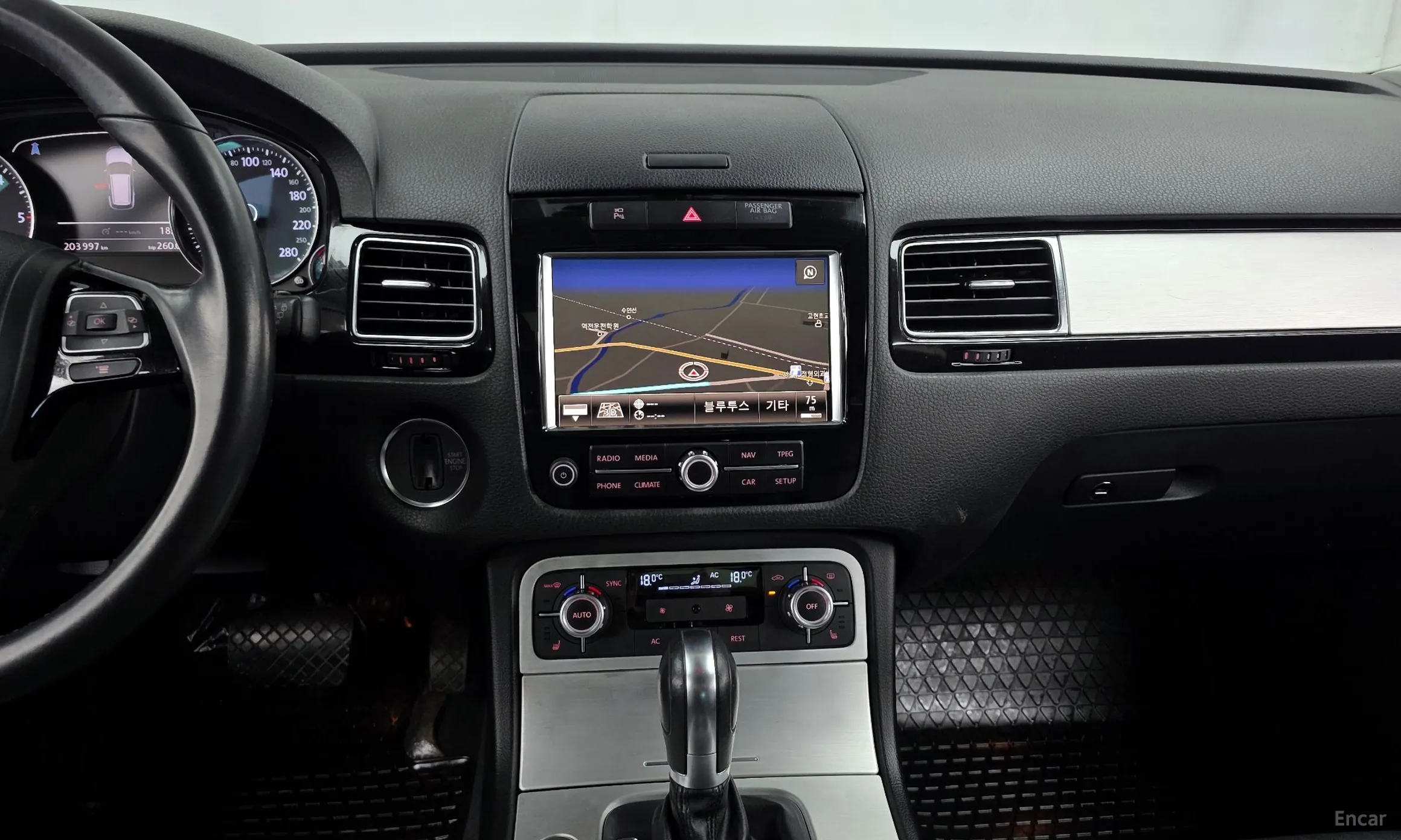 Volkswagen New Touareg превью 13