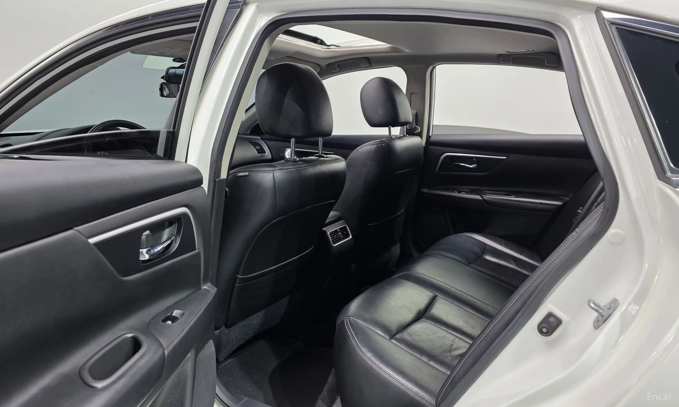 Nissan Altima превью 11