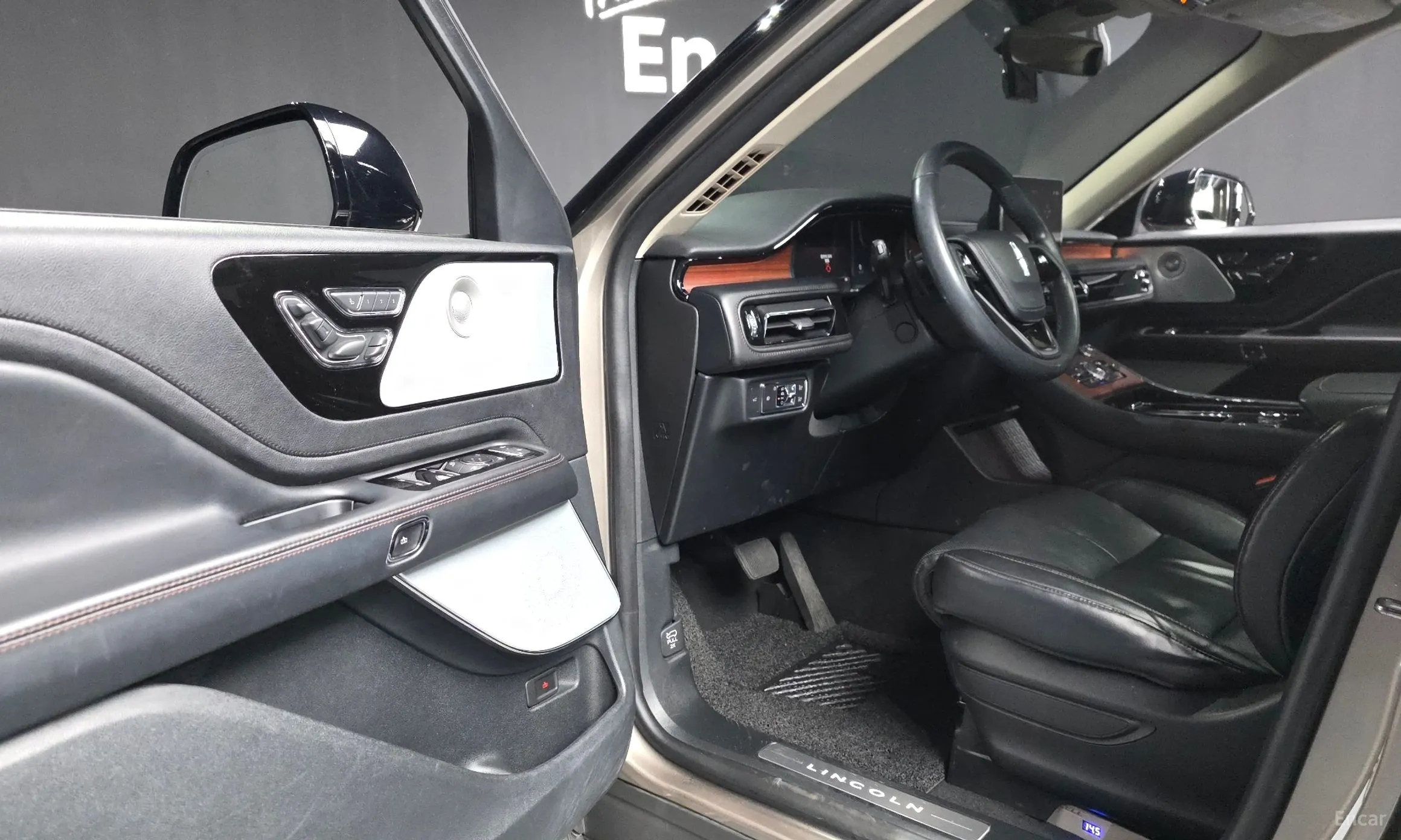 Lincoln Aviator 2nd Generation превью 10