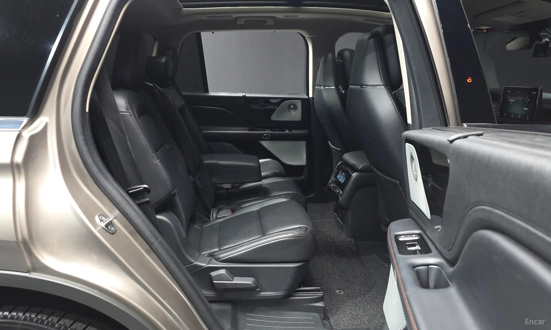 Lincoln Aviator 2nd Generation превью 12