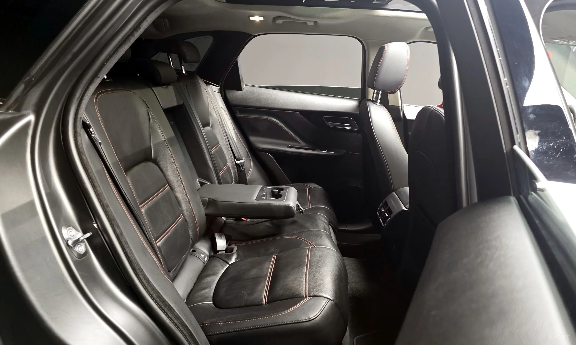 Jaguar F-PACE превью 11
