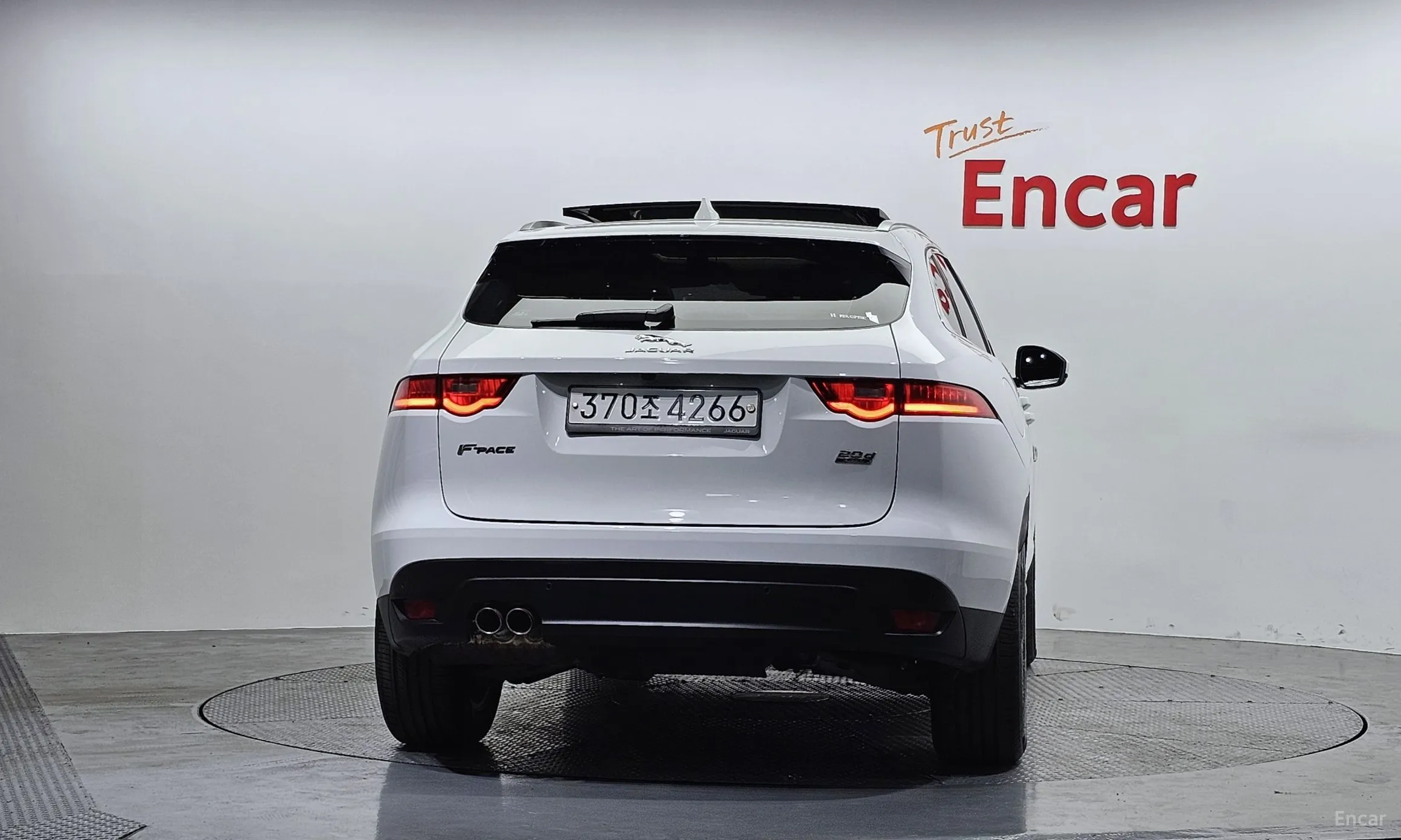 Jaguar F-PACE превью 4