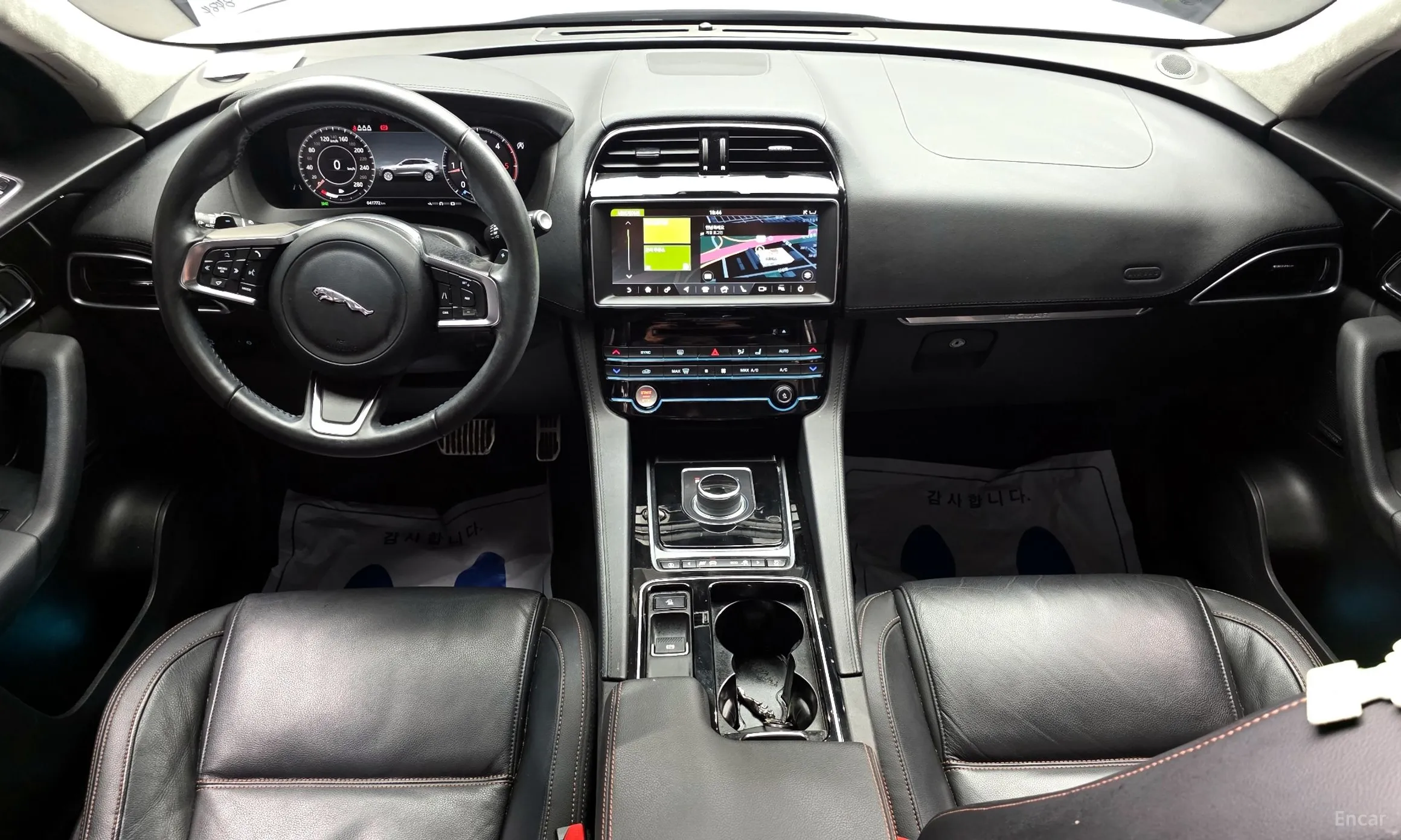 Jaguar F-PACE превью 7