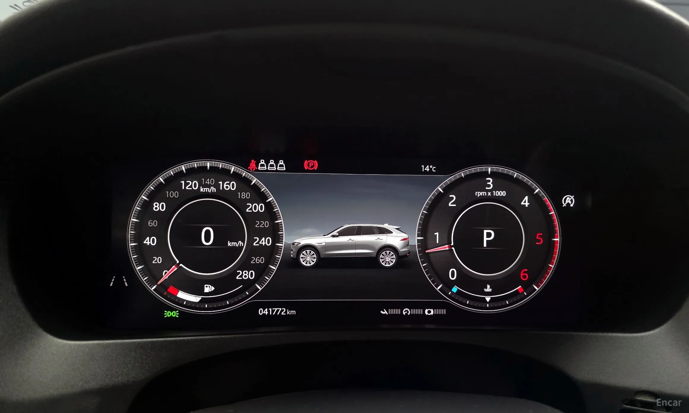 Jaguar F-PACE превью 8